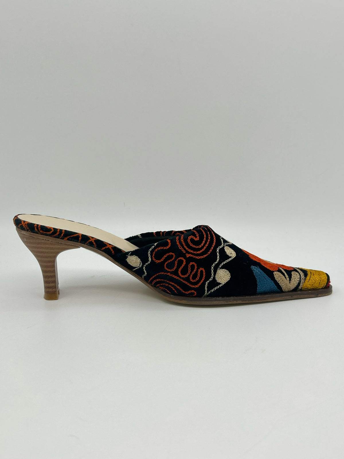 Kilim Art Size 7/7.5 Black Floral Women Pumps