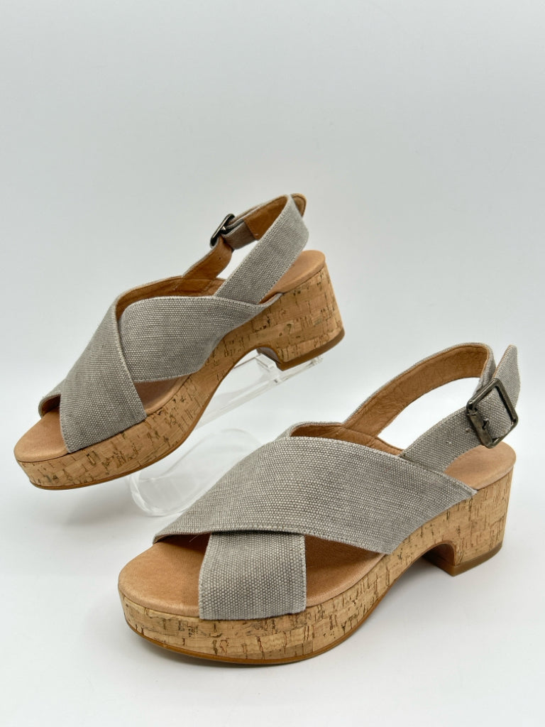 Garnett Hill EU Size 37, US Size 7 Taupe Sandal