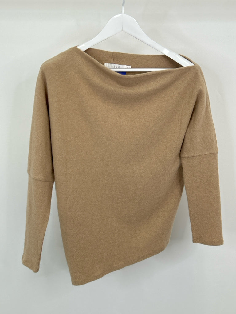 ASTR Women Size M Tan Sweater