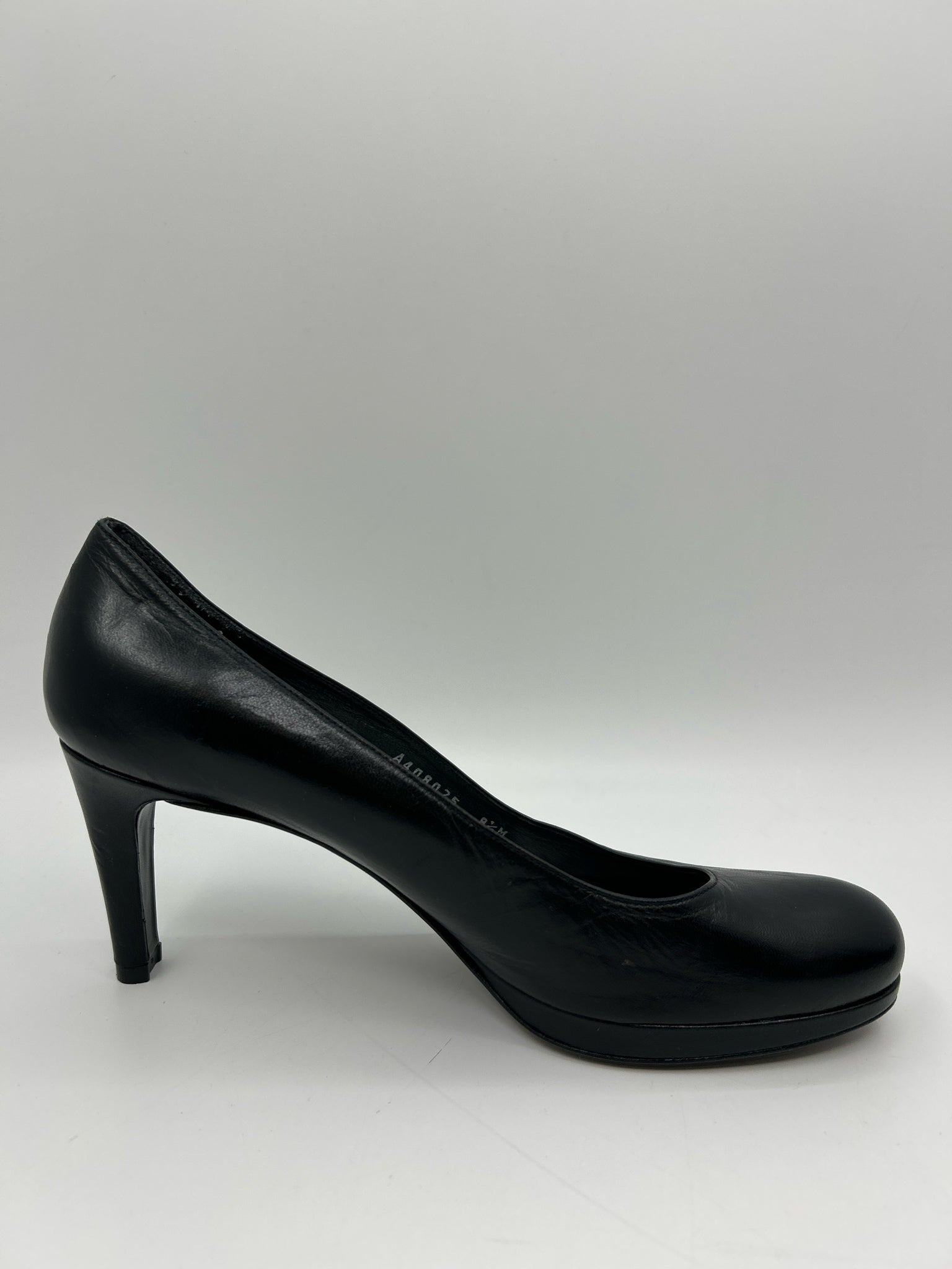 STUART WEITZMAN Size 8.5M Black Women Pumps
