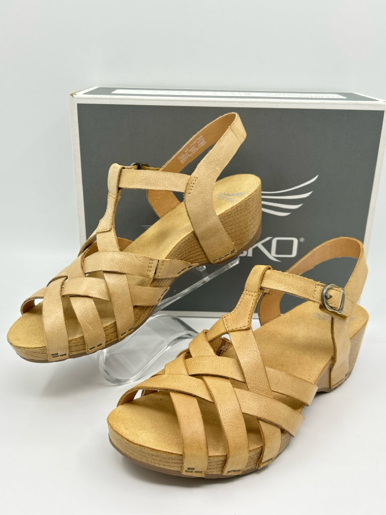 DANSKO EU Size 40 Tan Tinley Women's Sandal NIB
