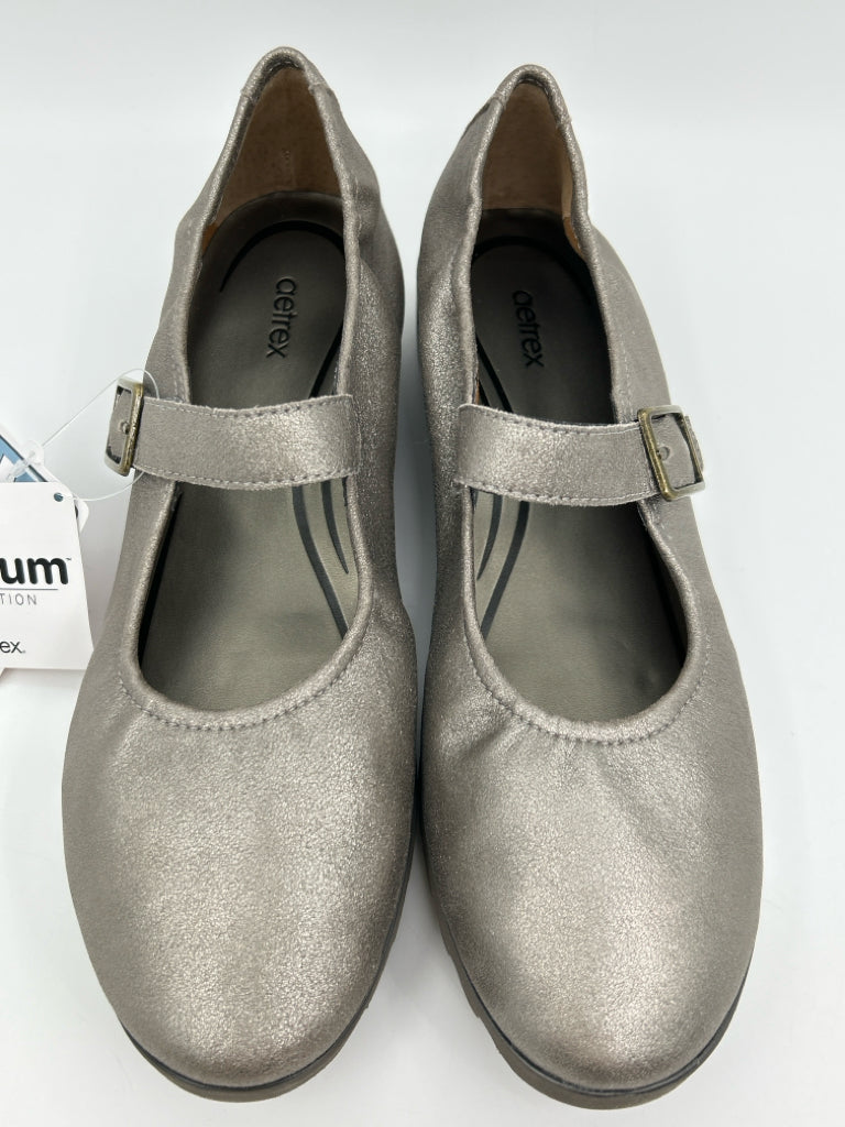 AETREX Size 7.5/8 Silver Women's Shoes