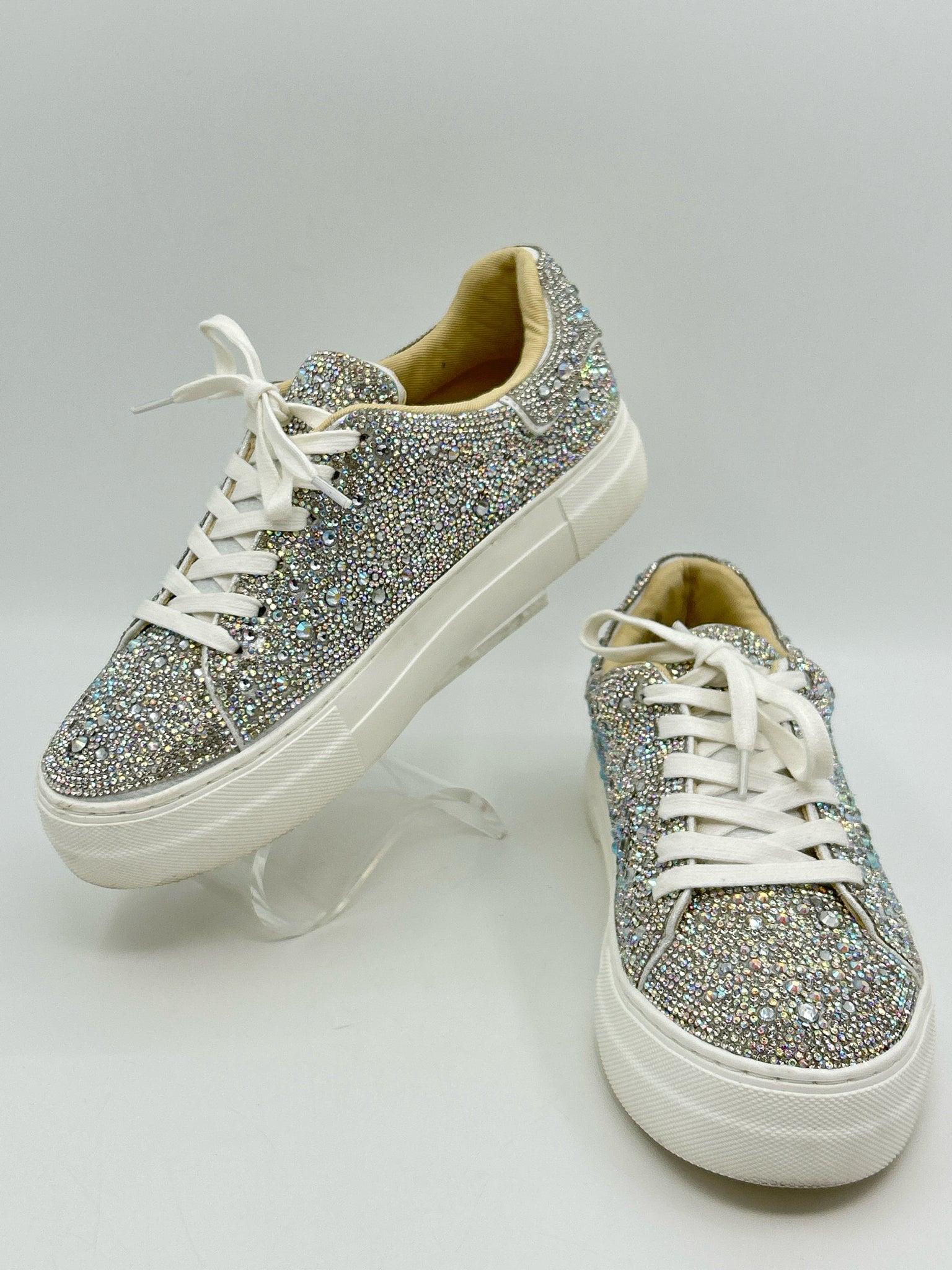 BETSEY JOHNSON Size 7.5M White Women Sneakers
