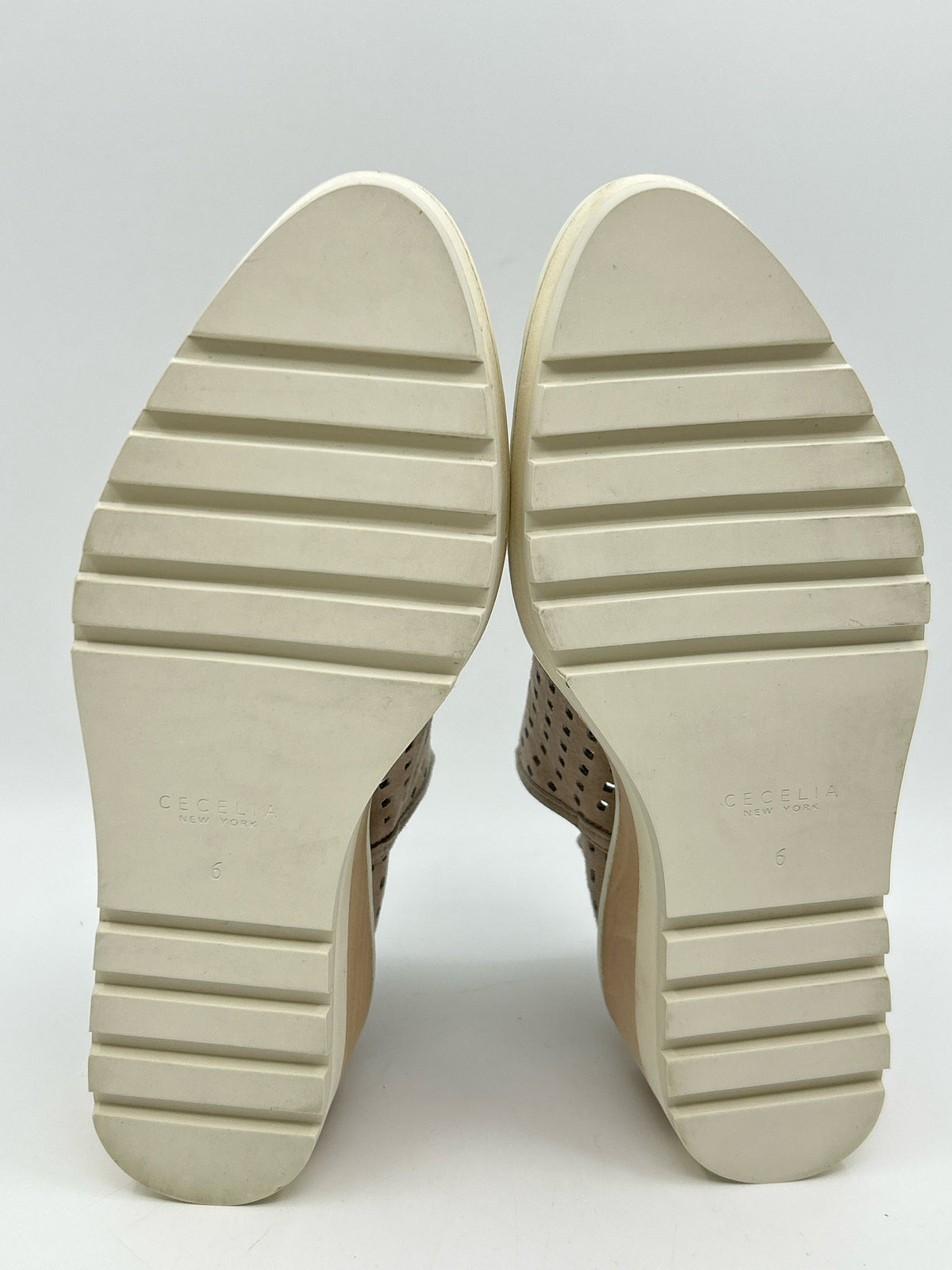 CECELIA Size 6M Taupe Women Booties