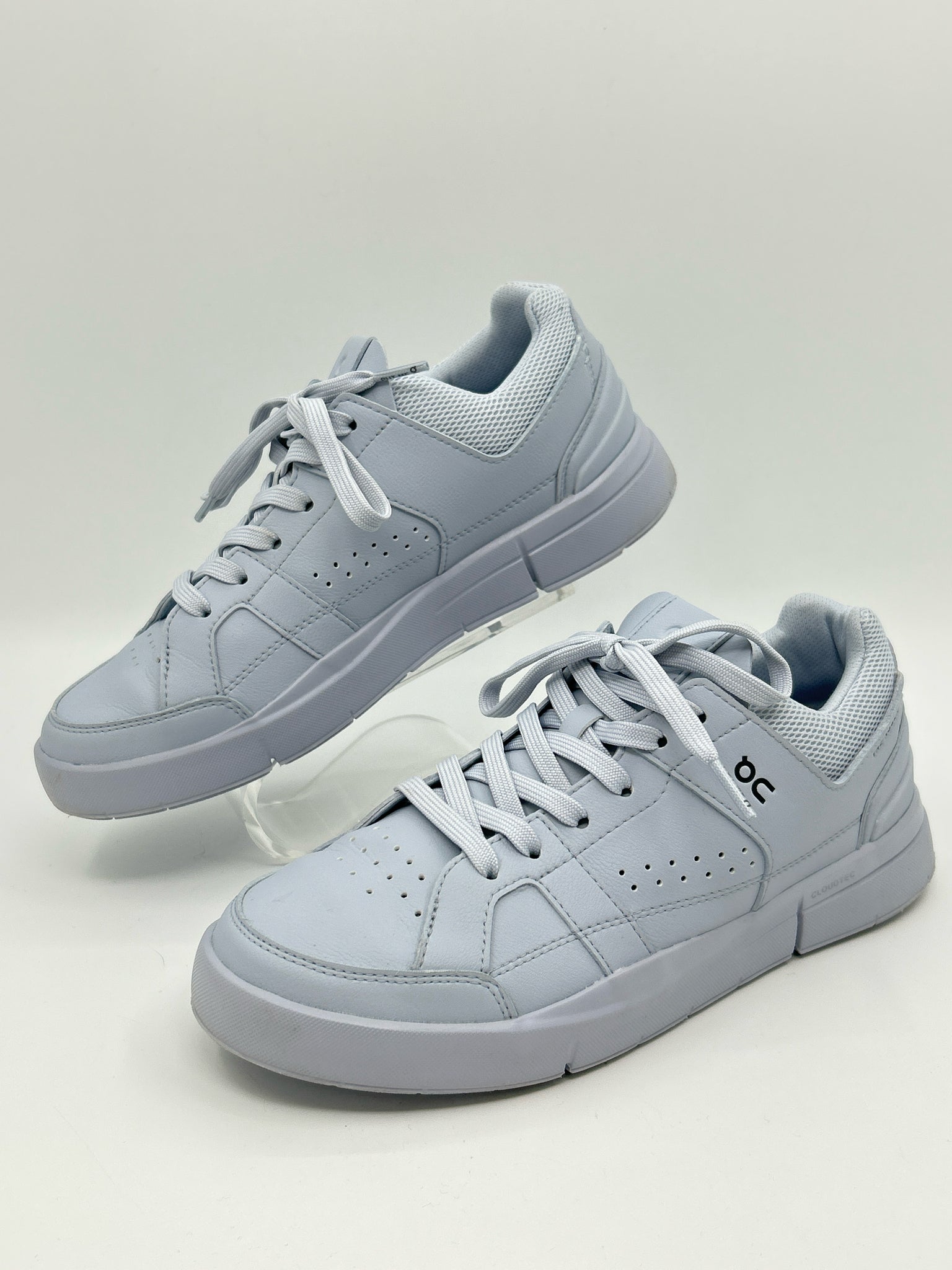ON CLOUD Size 8 Baby Blue Women Sneakers