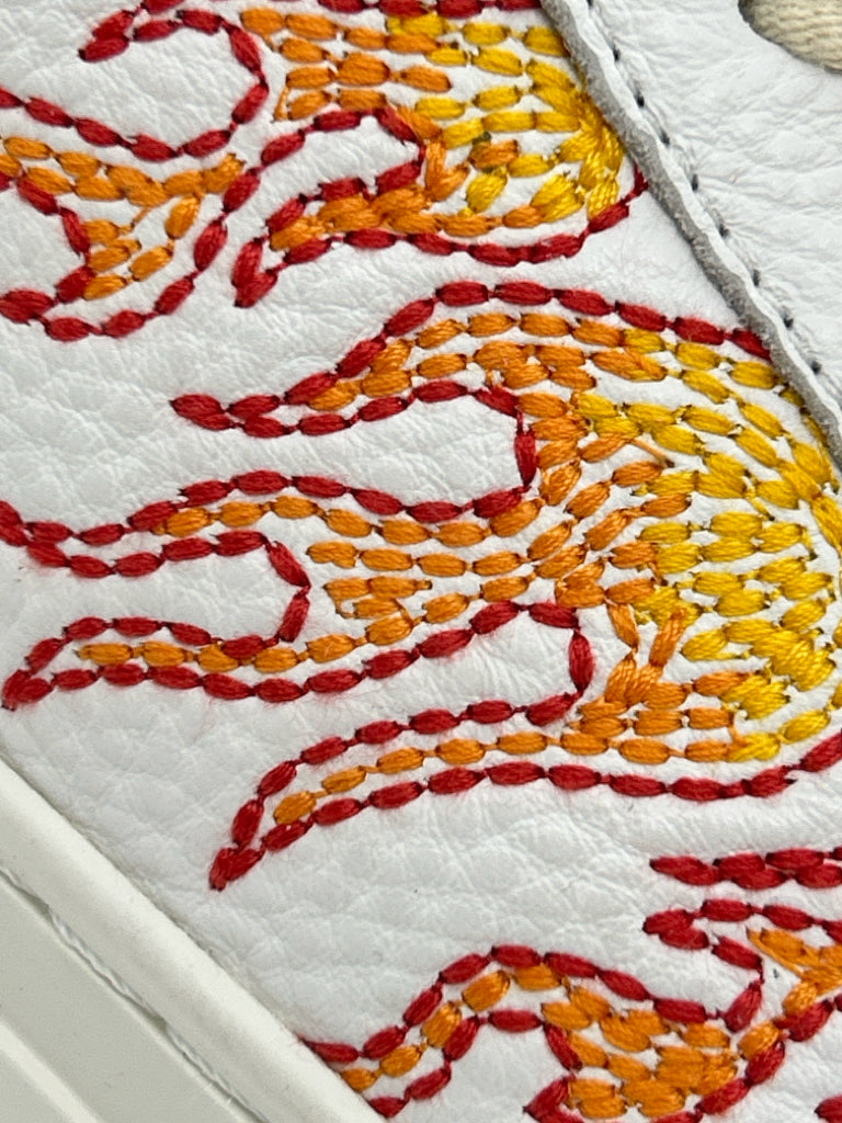 SOLUDOS Size 8 White Print Women's Sneakers