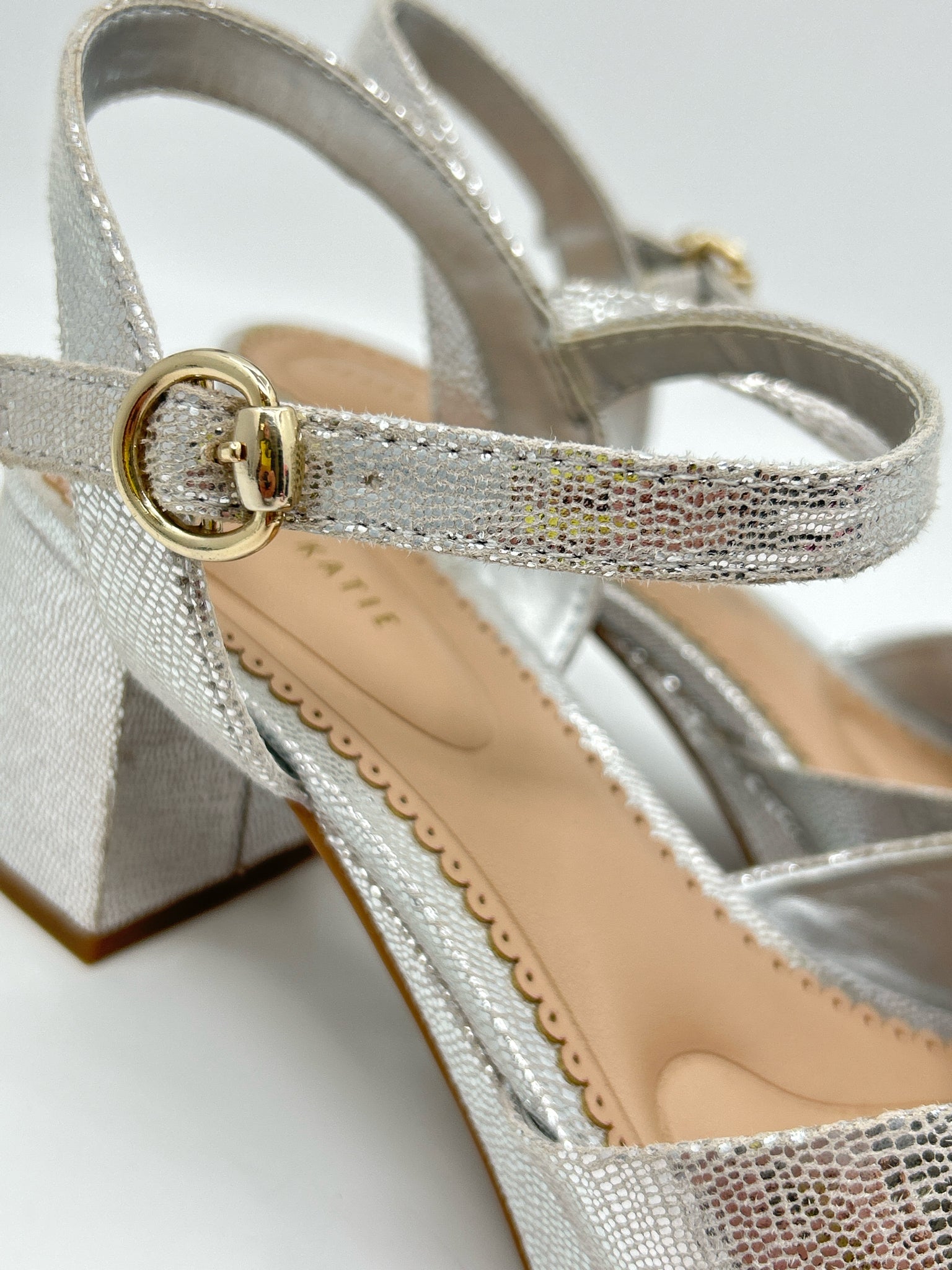 KELLY & KATIE Size 8.5M Silver Women Sandal