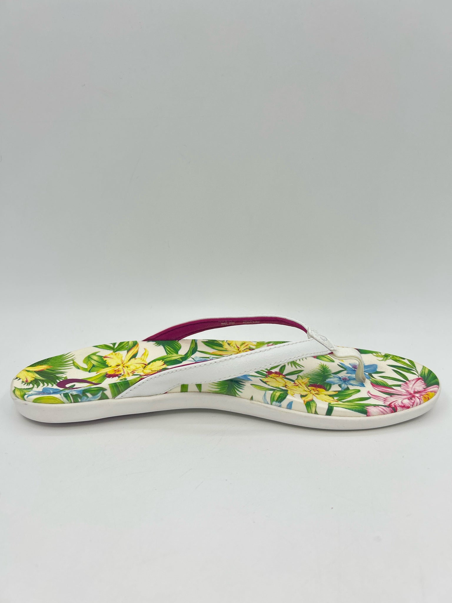 OLUKAI Size 9 FLORAL PRINT Women Flip flops