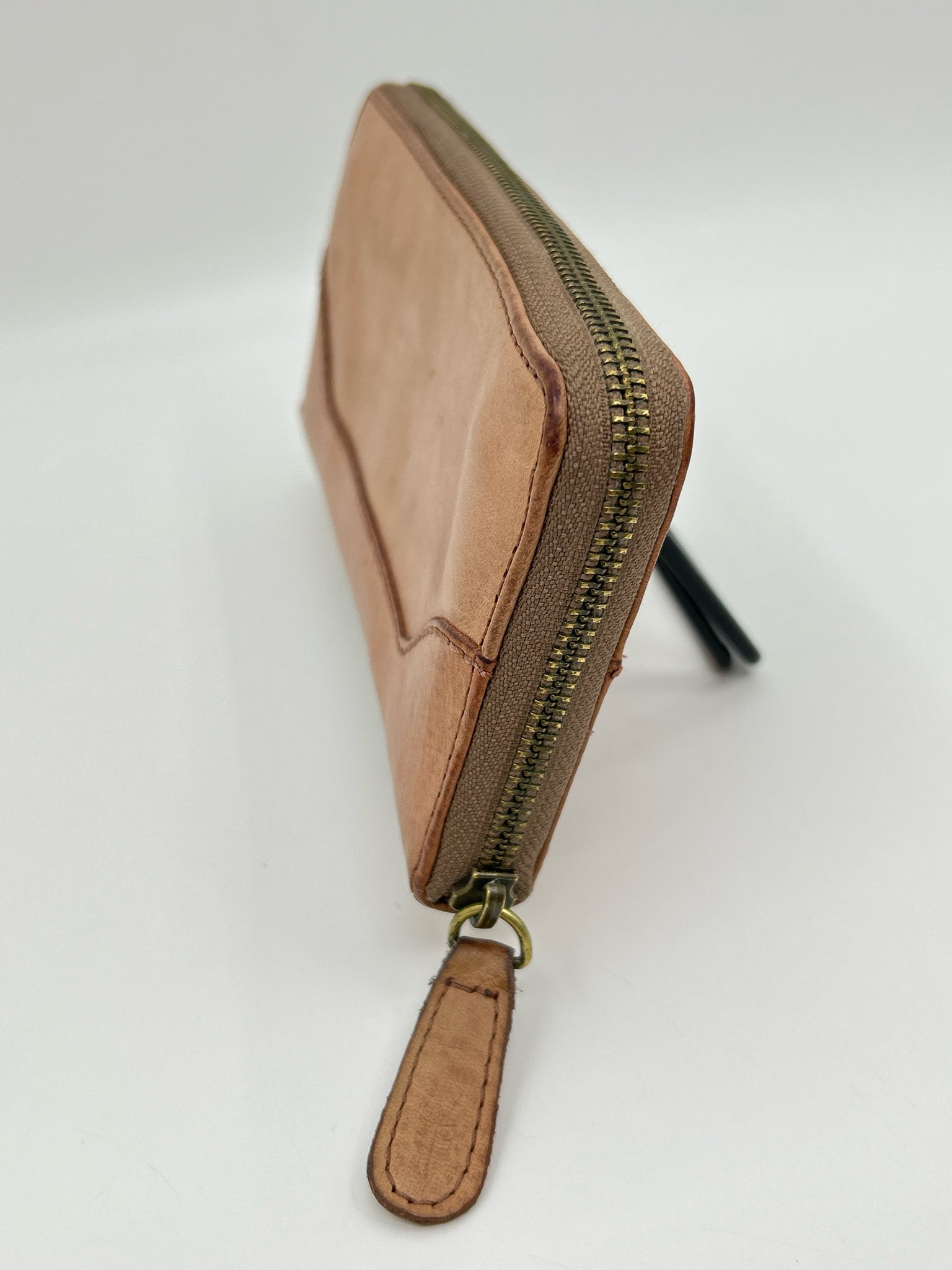 FRYE Natural Women Wallet