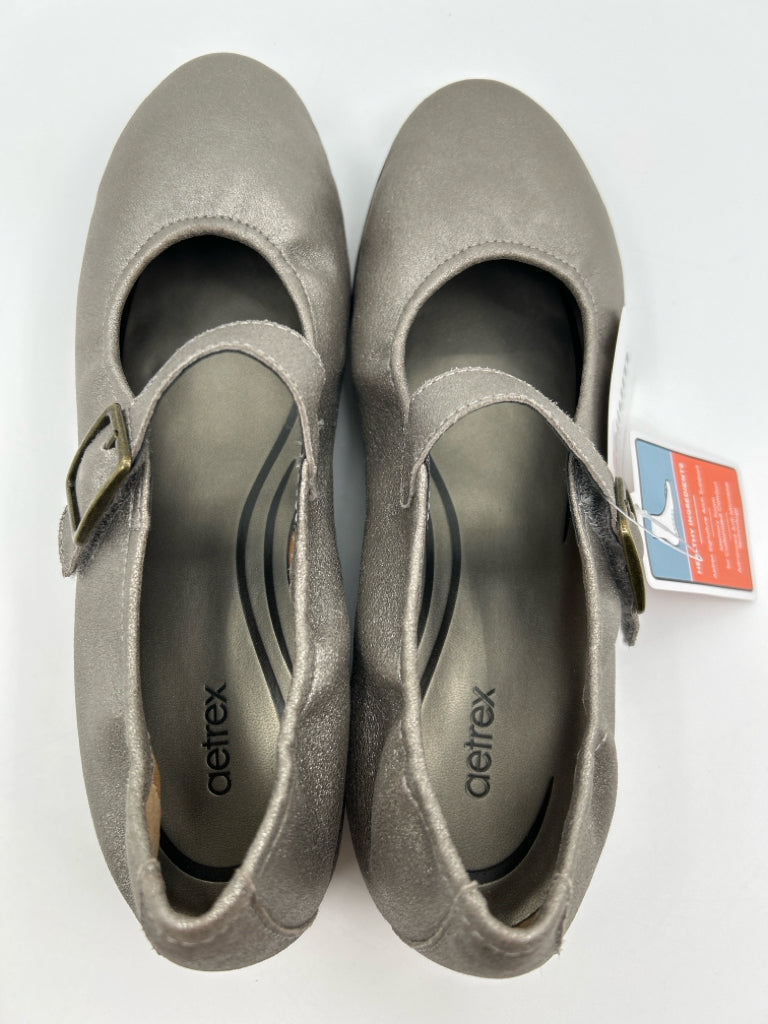 AETREX Size 7.5/8 Silver Women's Shoes