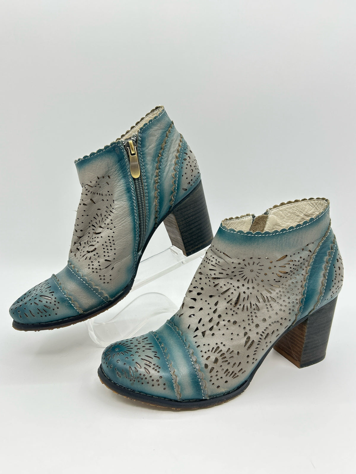 L'ARTISTE Size 37 Teal and Grey Women Booties