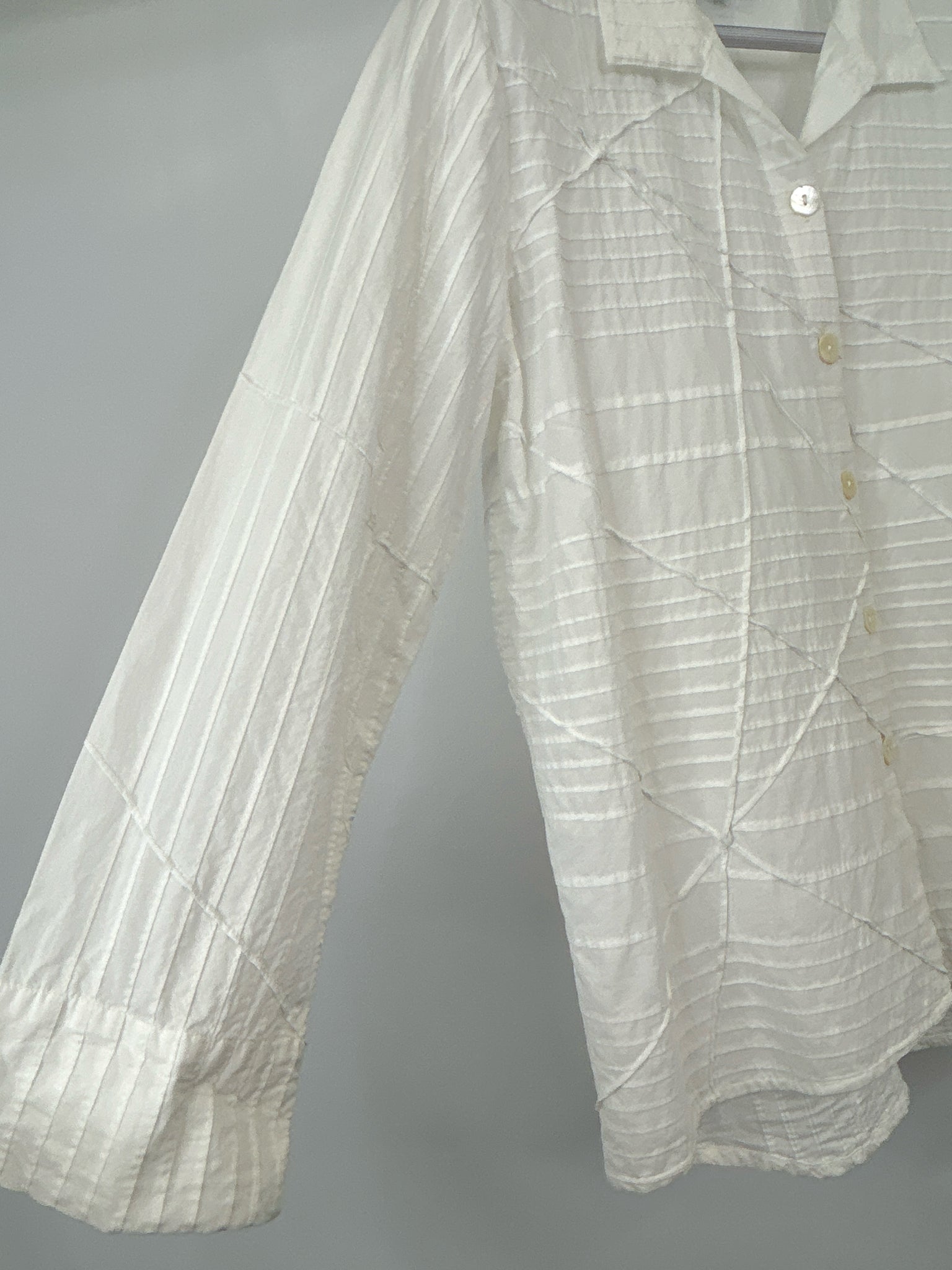 OLIVIA BY HABITAT CLOTHES Size S White Women Shirt