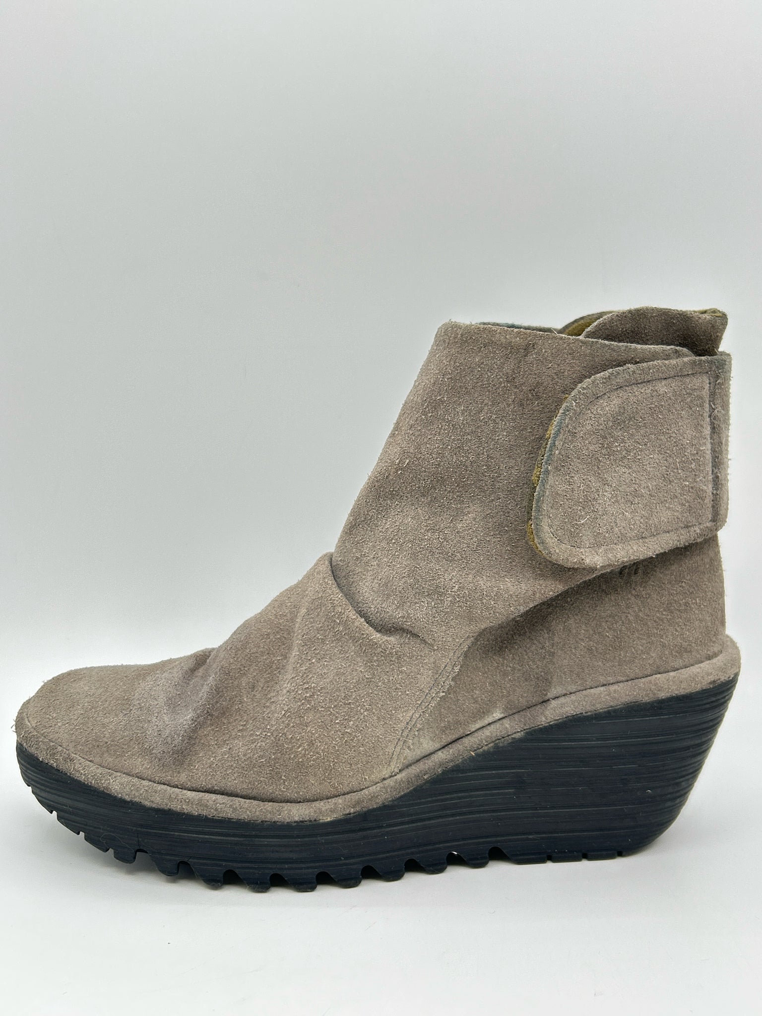 FLY LONDON Size 38 GRAY AND BLACK Women Booties