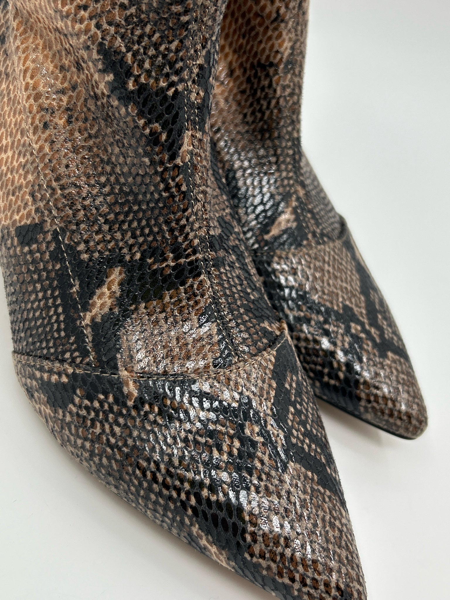 CHARLES DAVID Size 7.5M Brown Print Women Booties