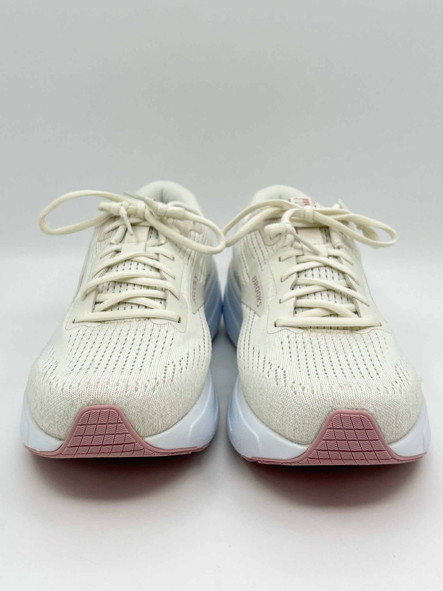 BROOKS NWOB Size 11 Cream Women Sneakers