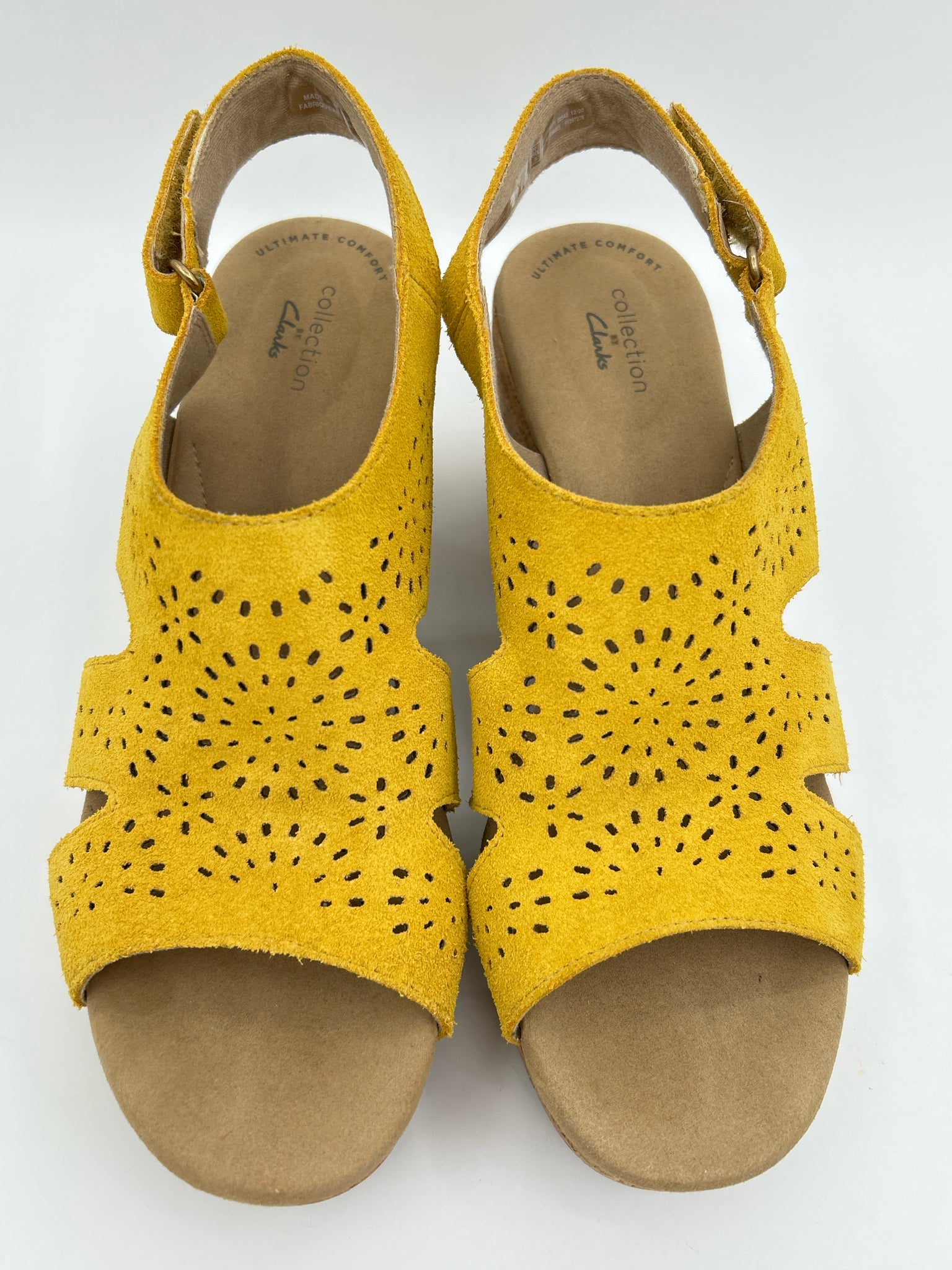 CLARKS Size 10M Yellow Women Sandal