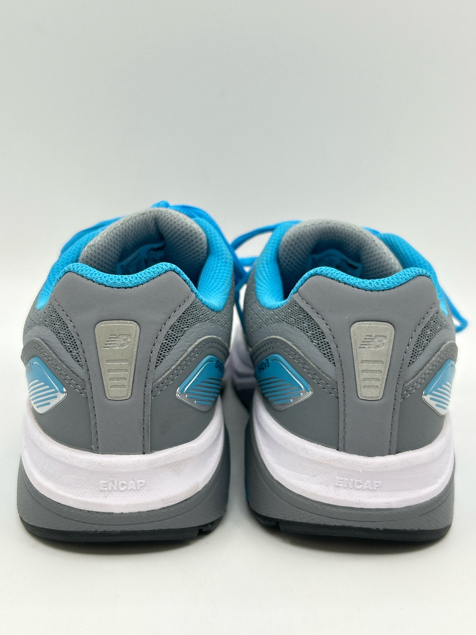 NEW BALANCE Size 8.5 Grey & Blue Women Sneakers