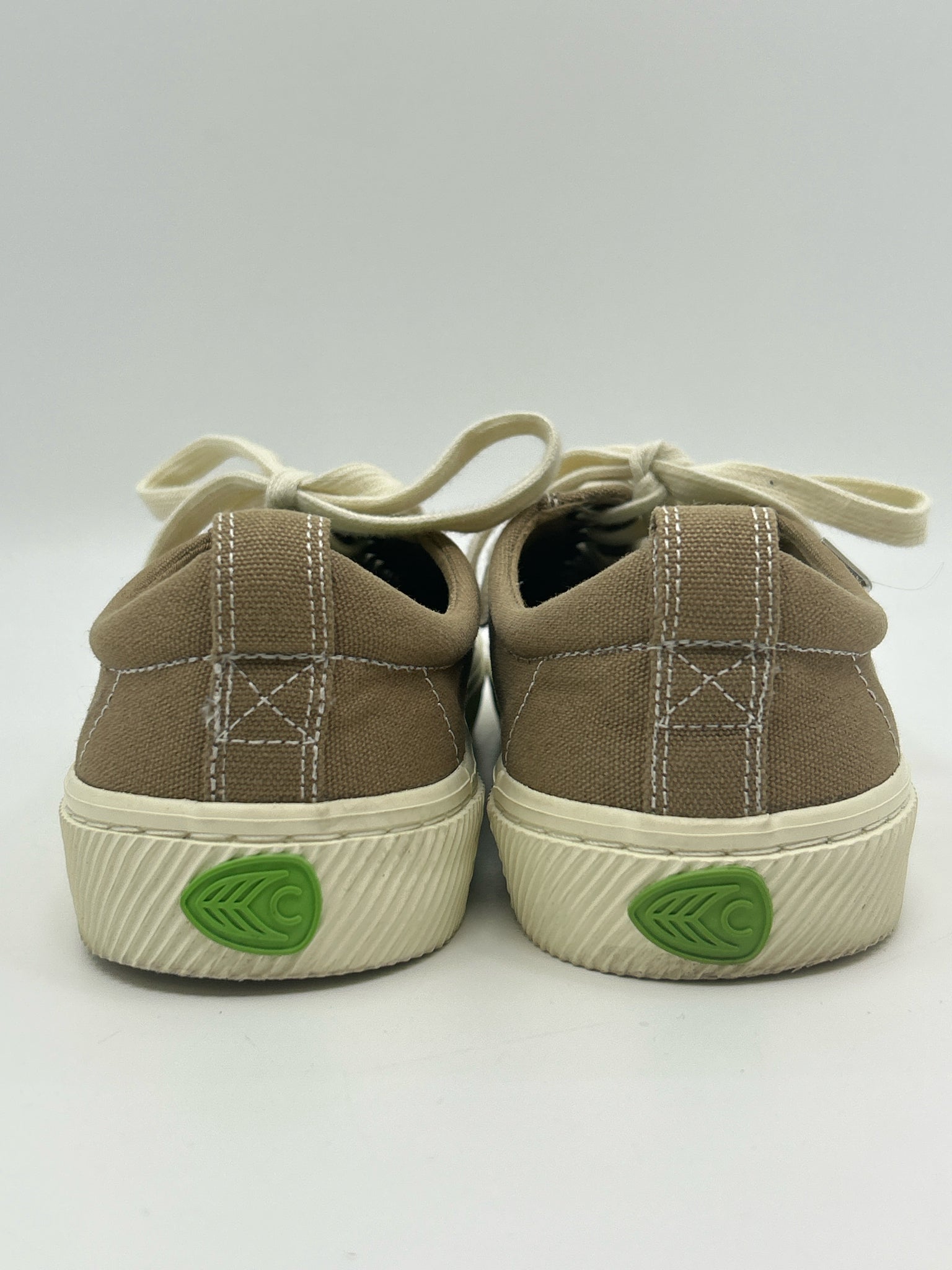 CARIUMA Size 9.5M SAND Women Sneakers