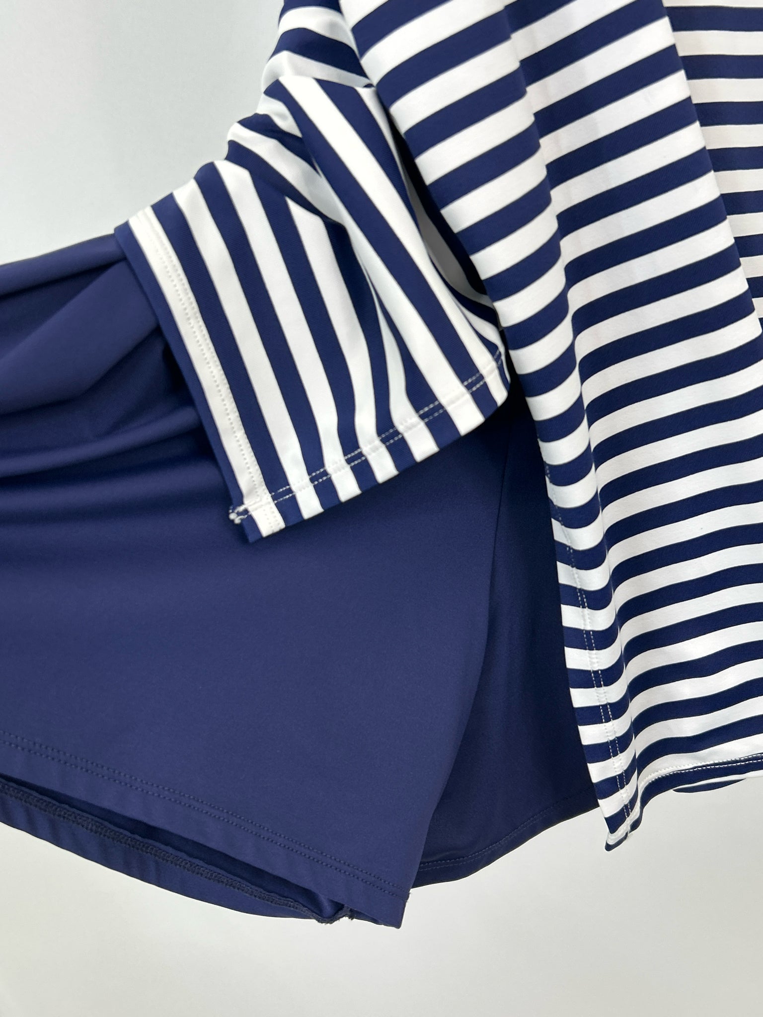 TOMMY BAHAMA Size M NAVY AND WHITE Women Dress