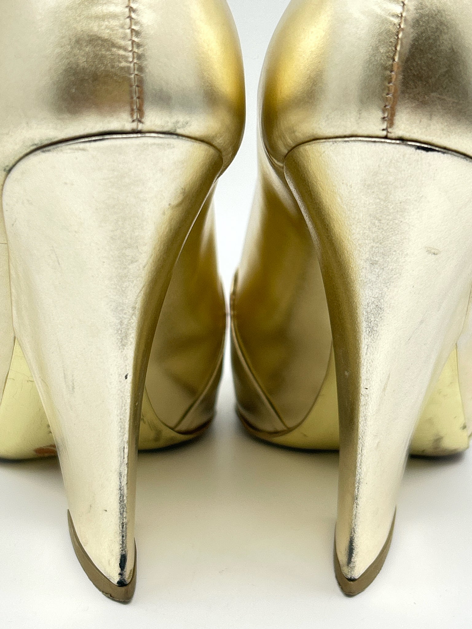 YVES SAINT LAURENT Size 37.5 Gold Women Pumps