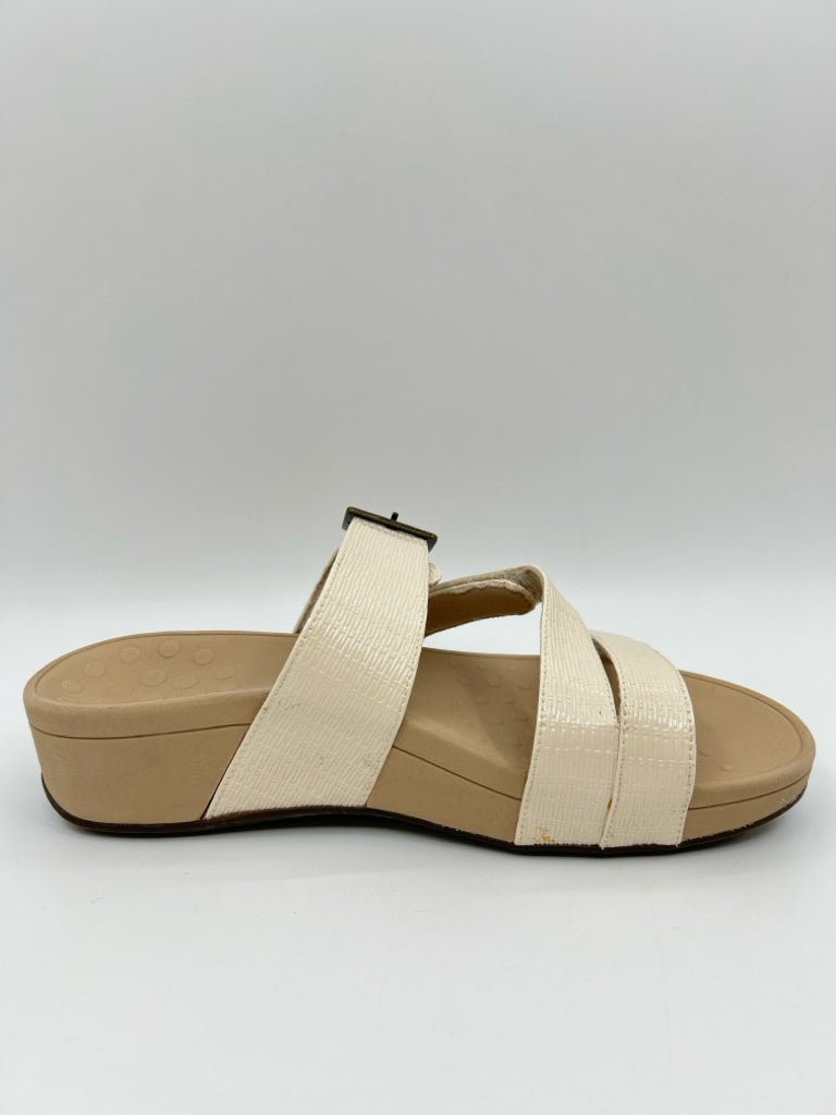 VIONIC Size 10 Cream Sandal