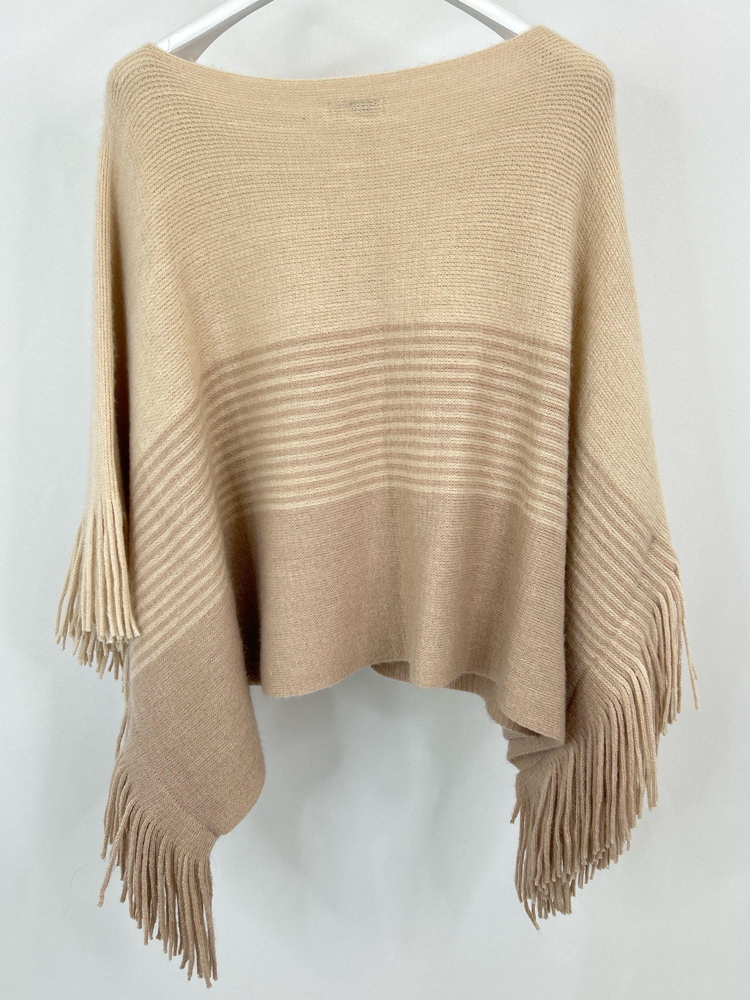 GENTLE FAWN NWT Size One Size Neutral Women Poncho