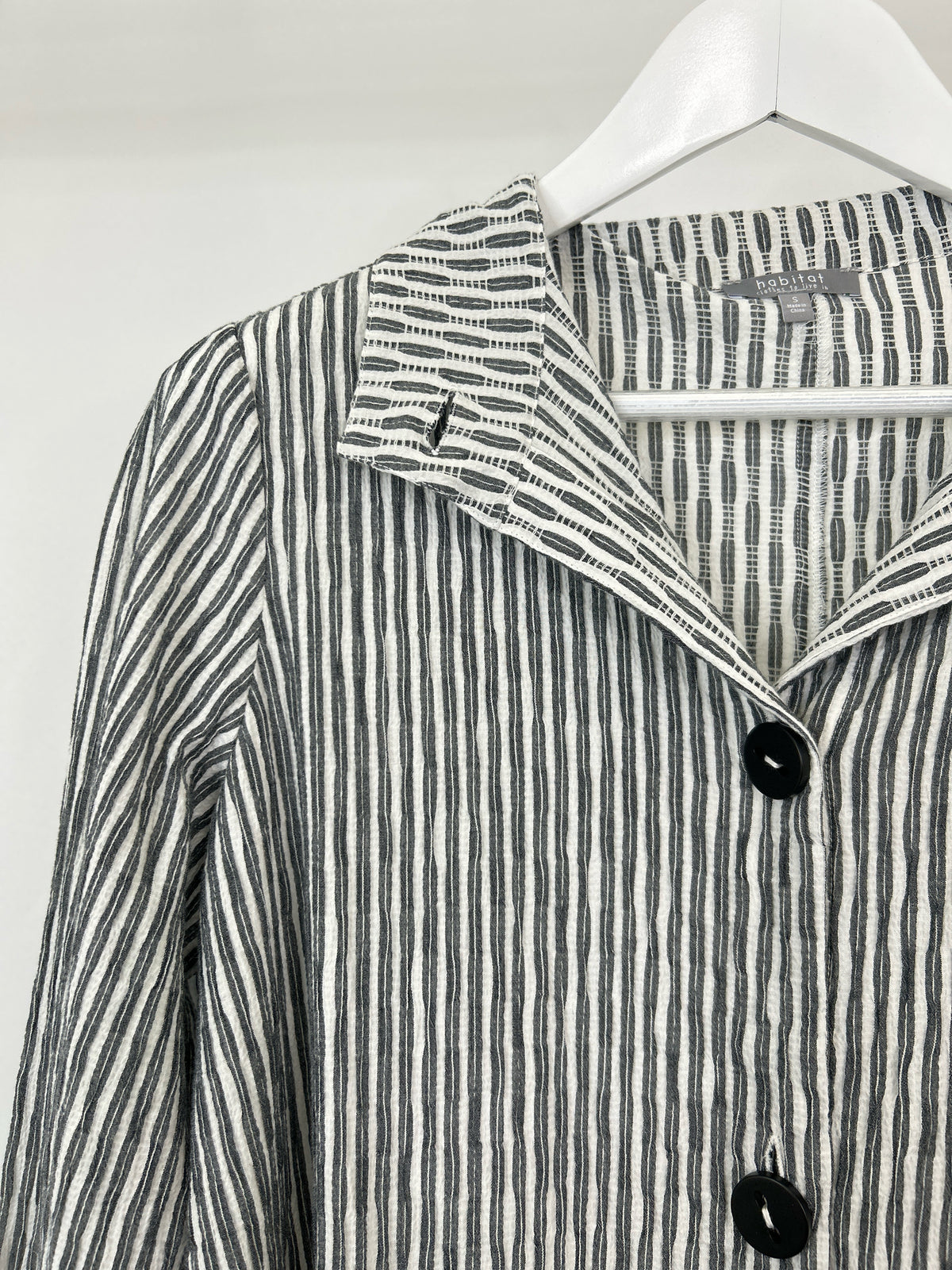 HABITAT NWT Size S GRAY STRIPED Women Jacket