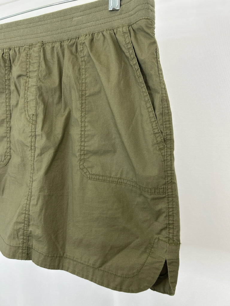 CHICO'S Size 4 ARMY GREEN Women's Skort