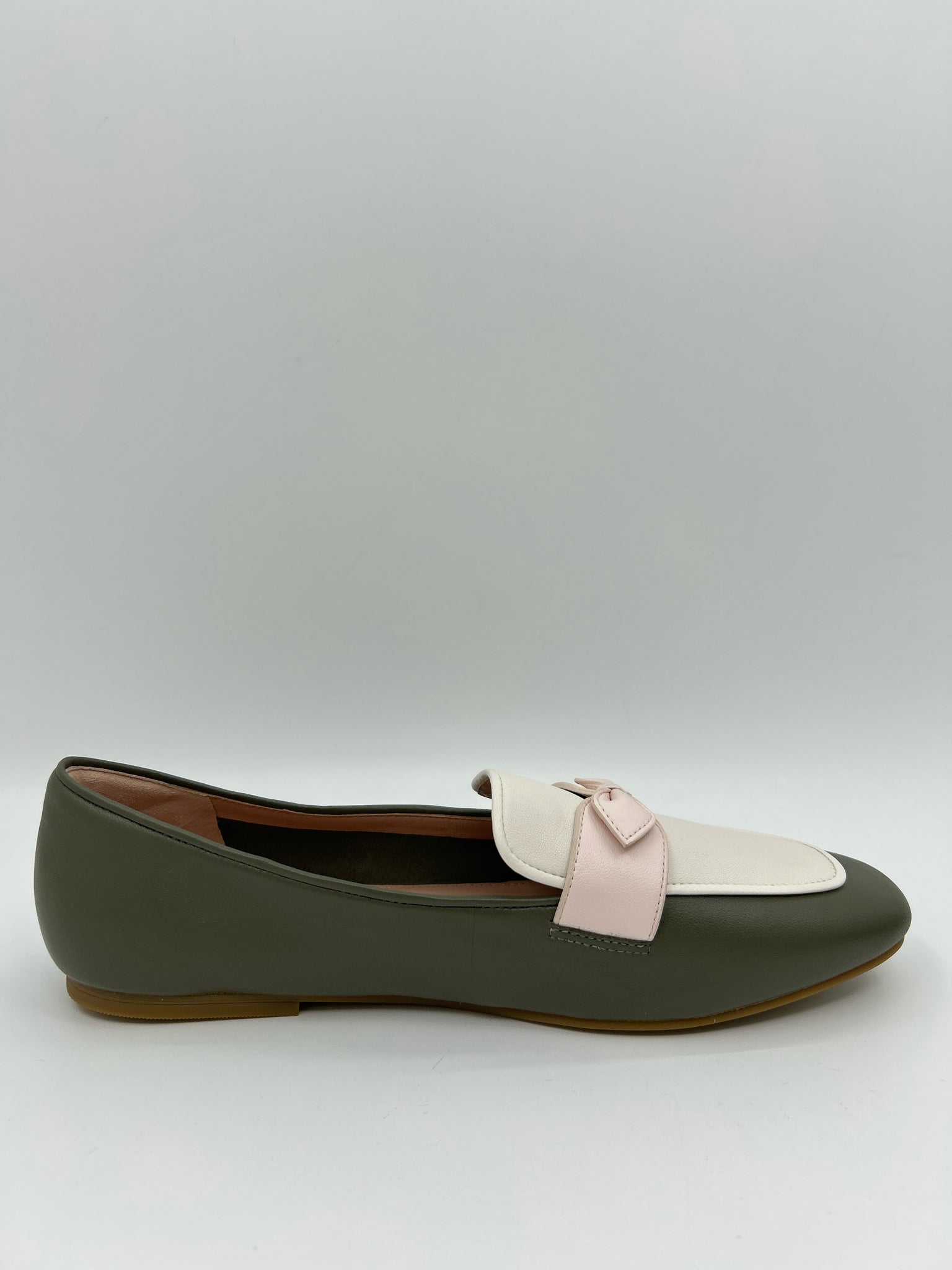COLE HAAN Size 10B OLIVE AND WHITE Women Flats