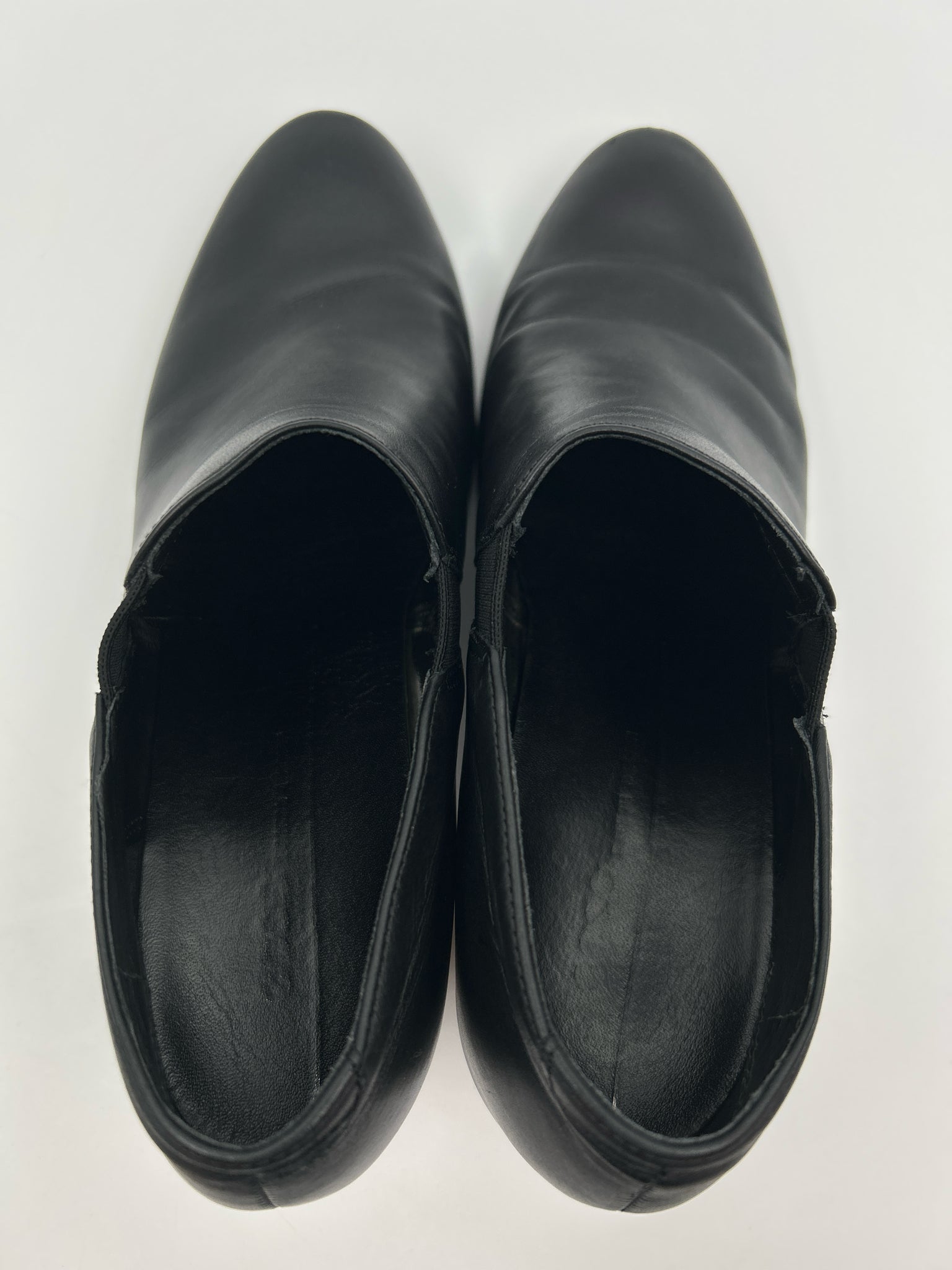 ECCO Size 9/9.5 Black Women Booties