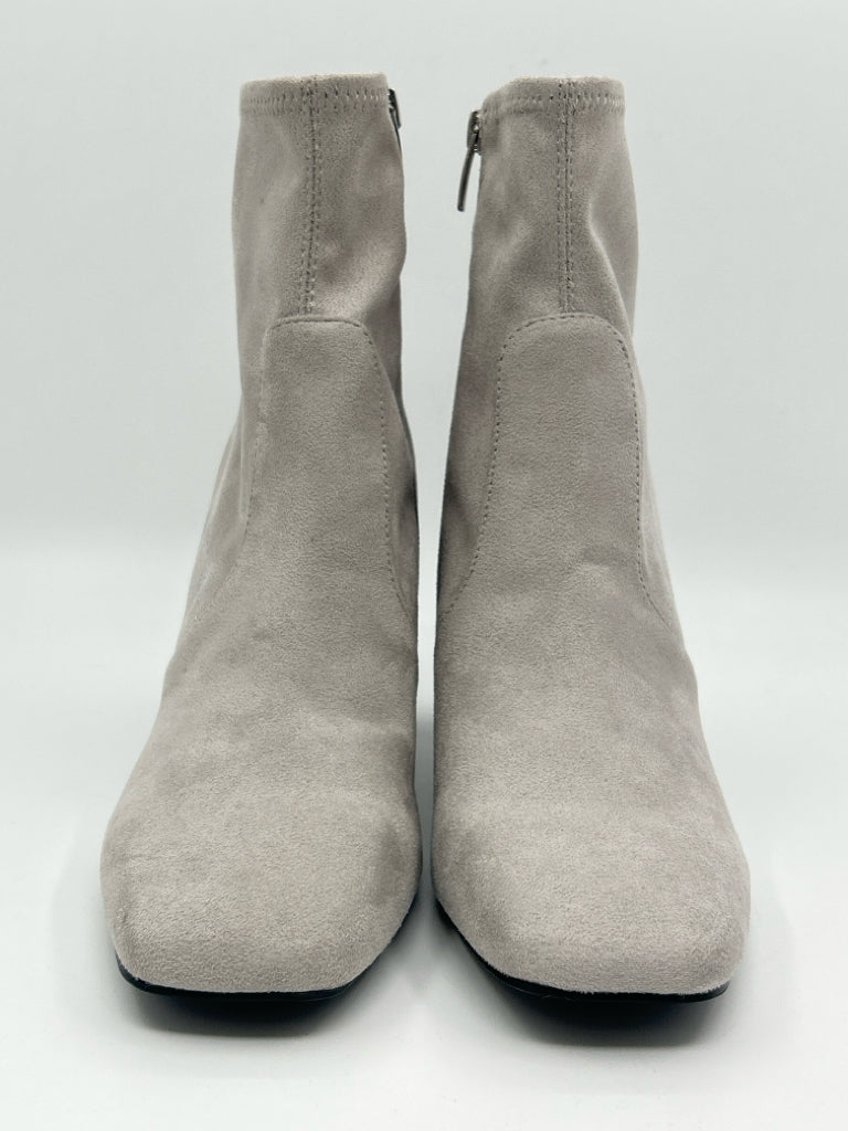 MARC FISHER Women Size 9.5M light grey Booties