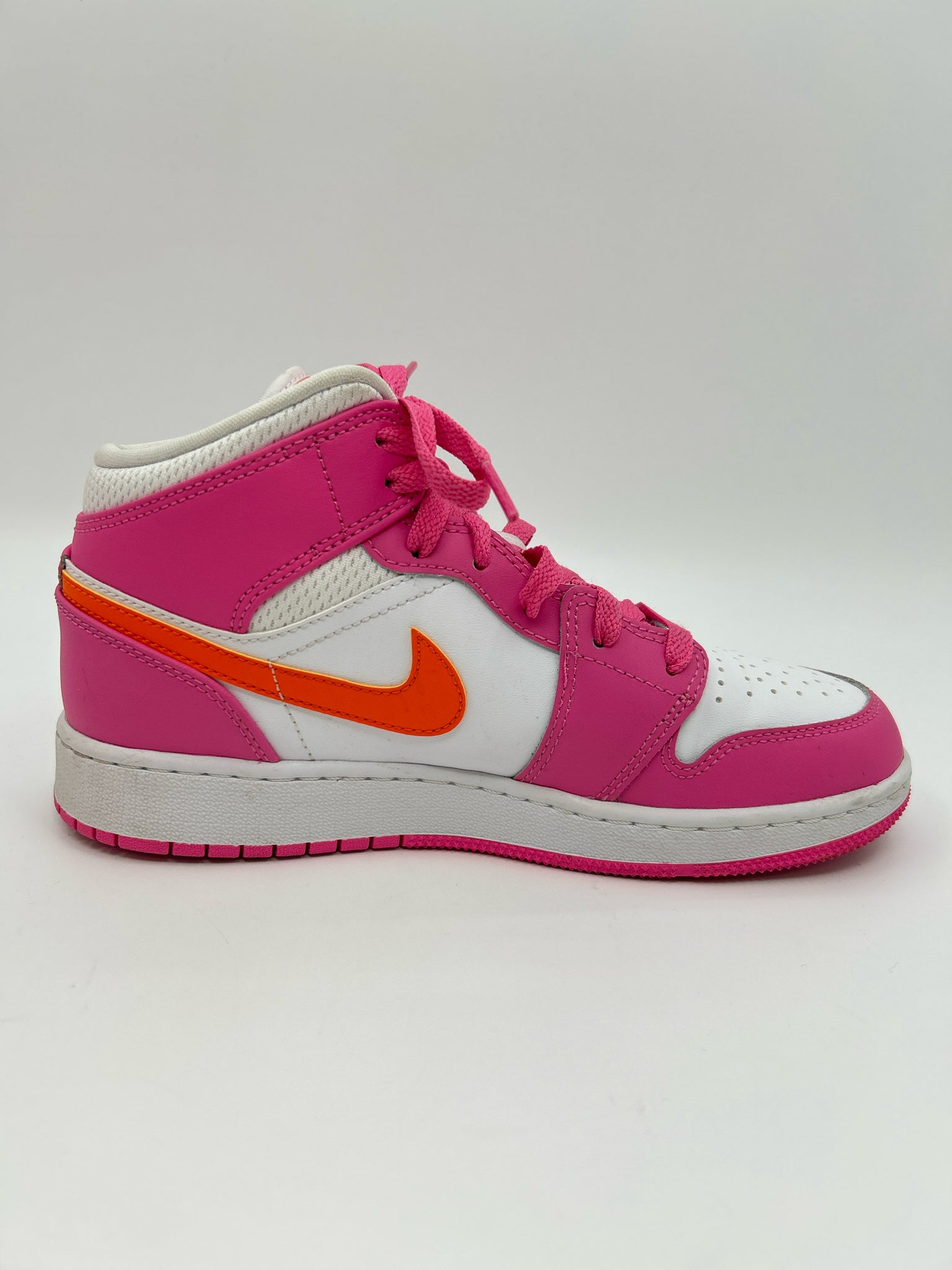 NIKE Size 7 PINK AND WHITE Women Sneakers