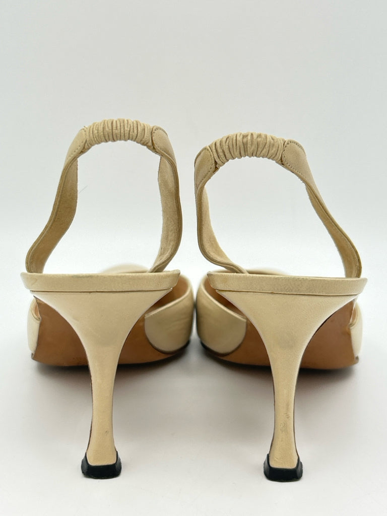 MANOLO BLAHNIK Size 40 Beige Women's Pumps