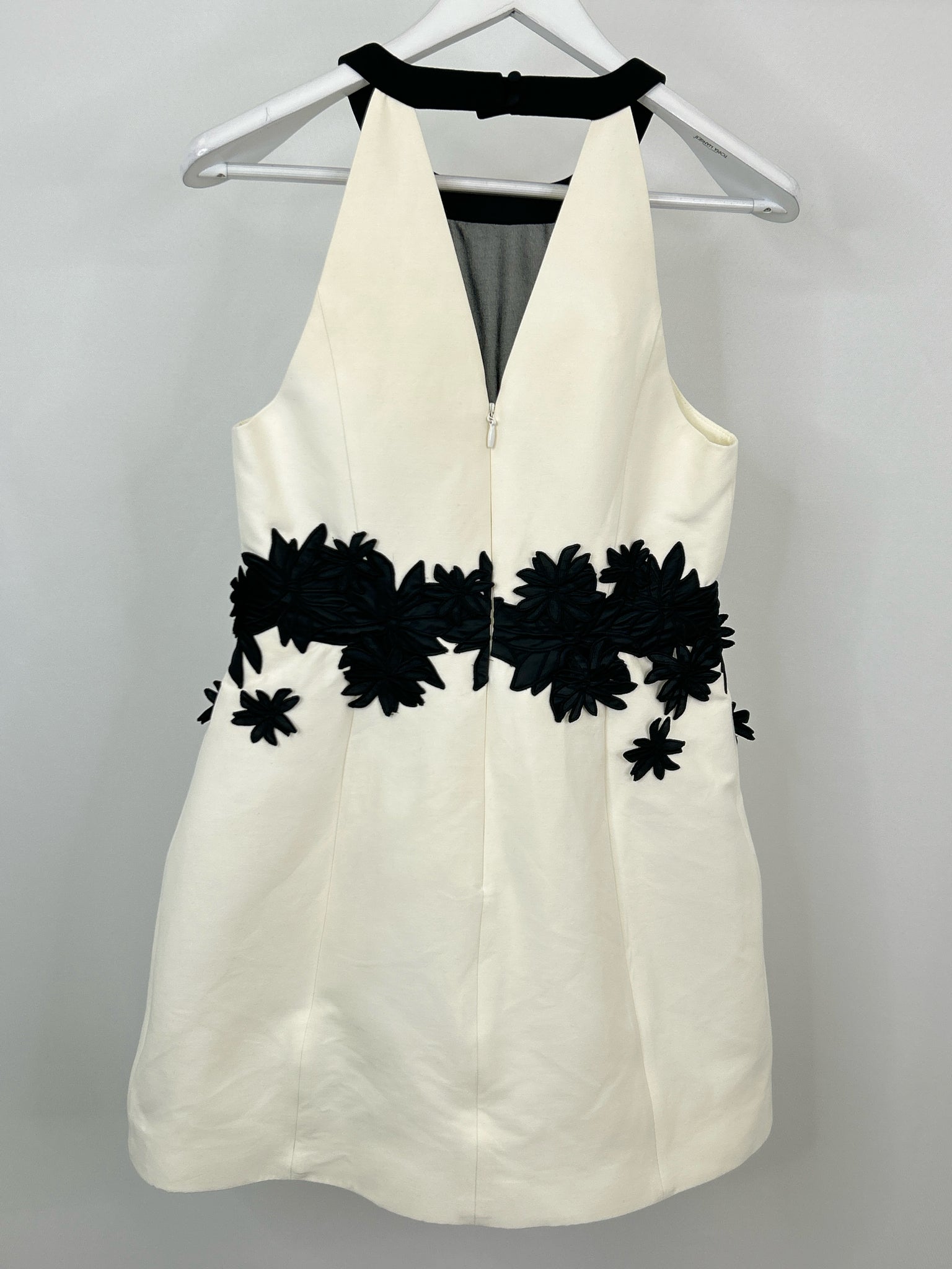 HALSTON HERITAGE Size 6 White and black Women Dress