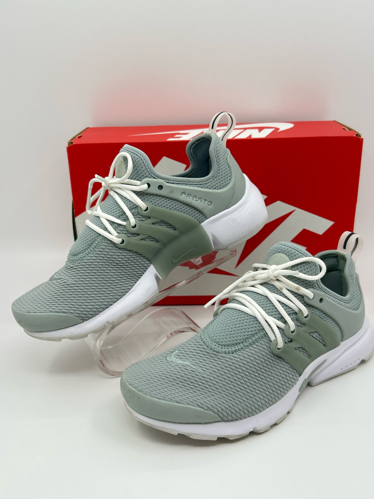 NIKE Size 6 Green Women Sneakers