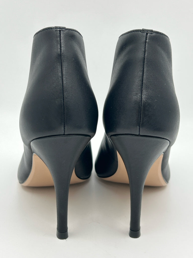 HALOGEN Women Size 9M Black Booties