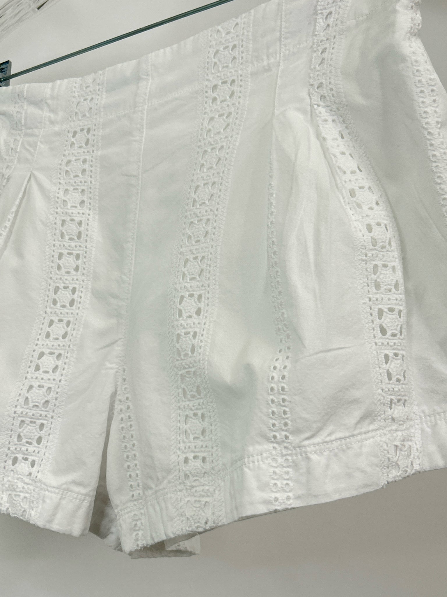 LAKE Size M White Women 2-Piece w/shorts