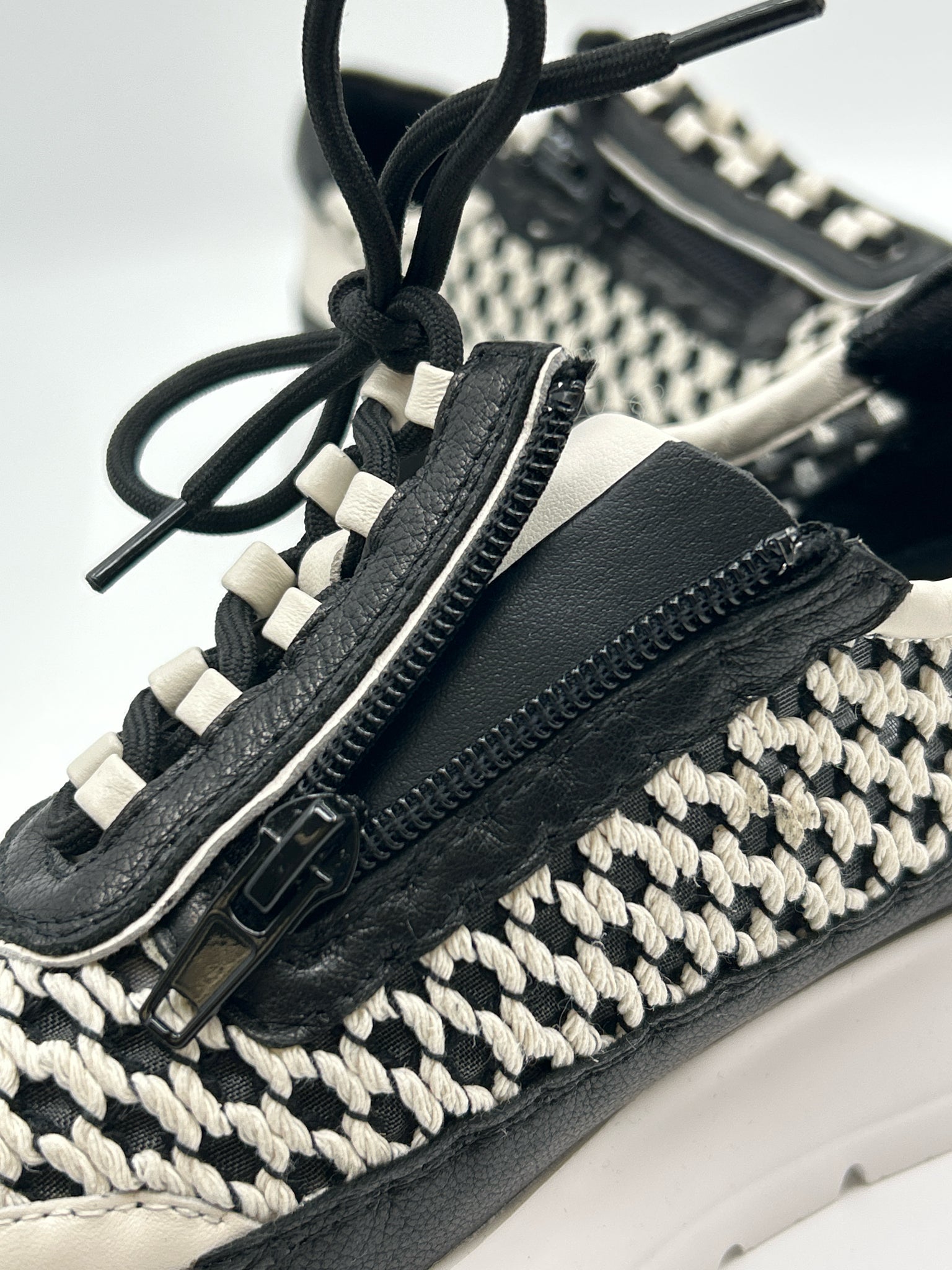 VANELI Size 7N Black & White Women Sneakers