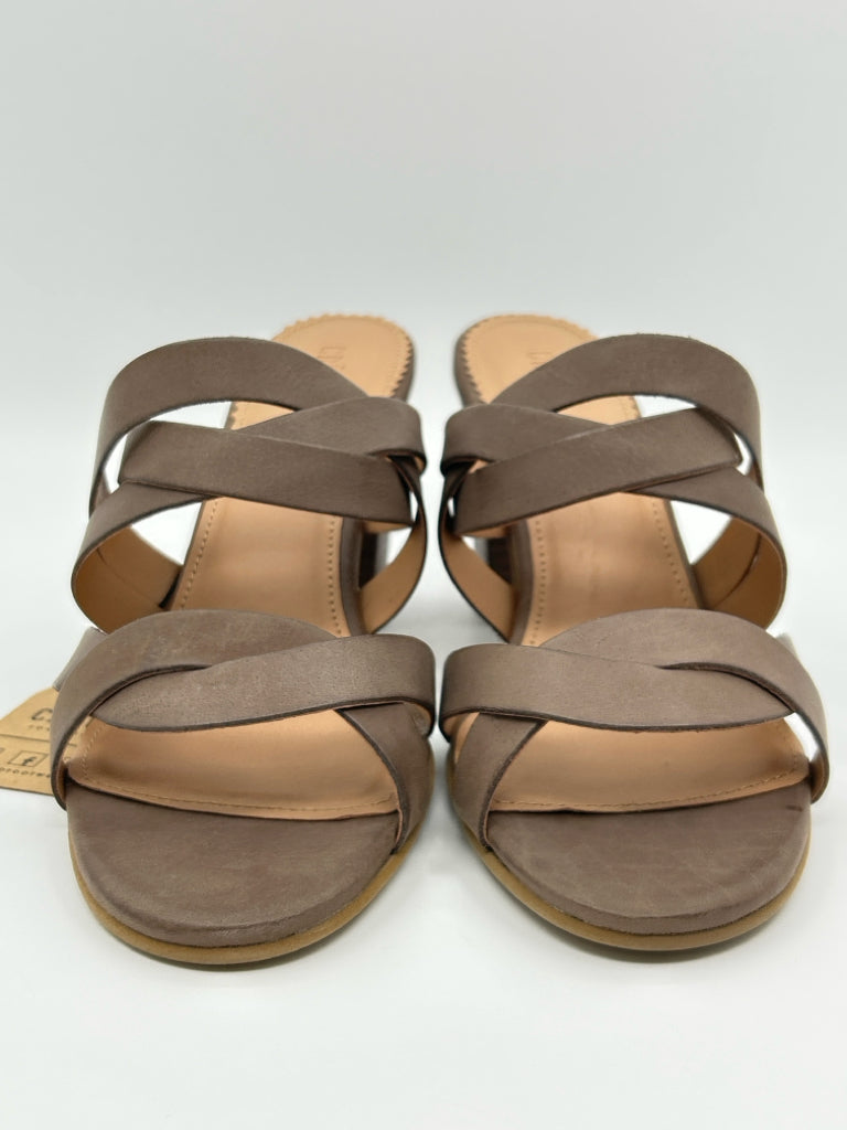 Crevo Size 9.5M Brown Women's Sandal