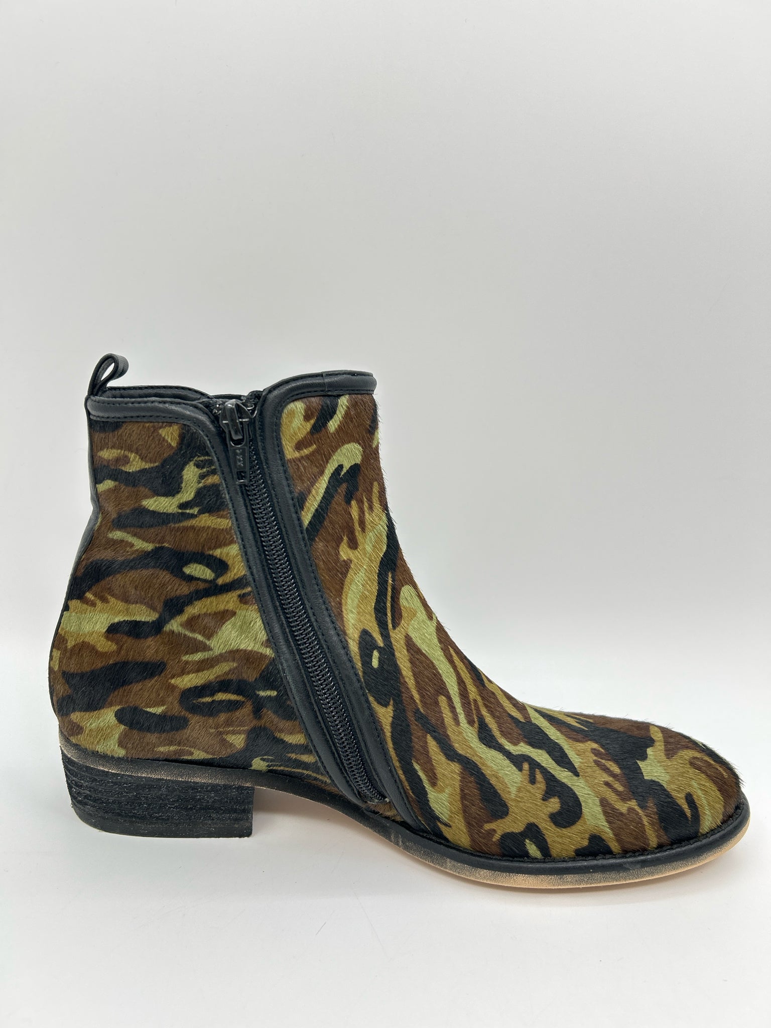 VANELI Size 9M Green Camo Women Boots