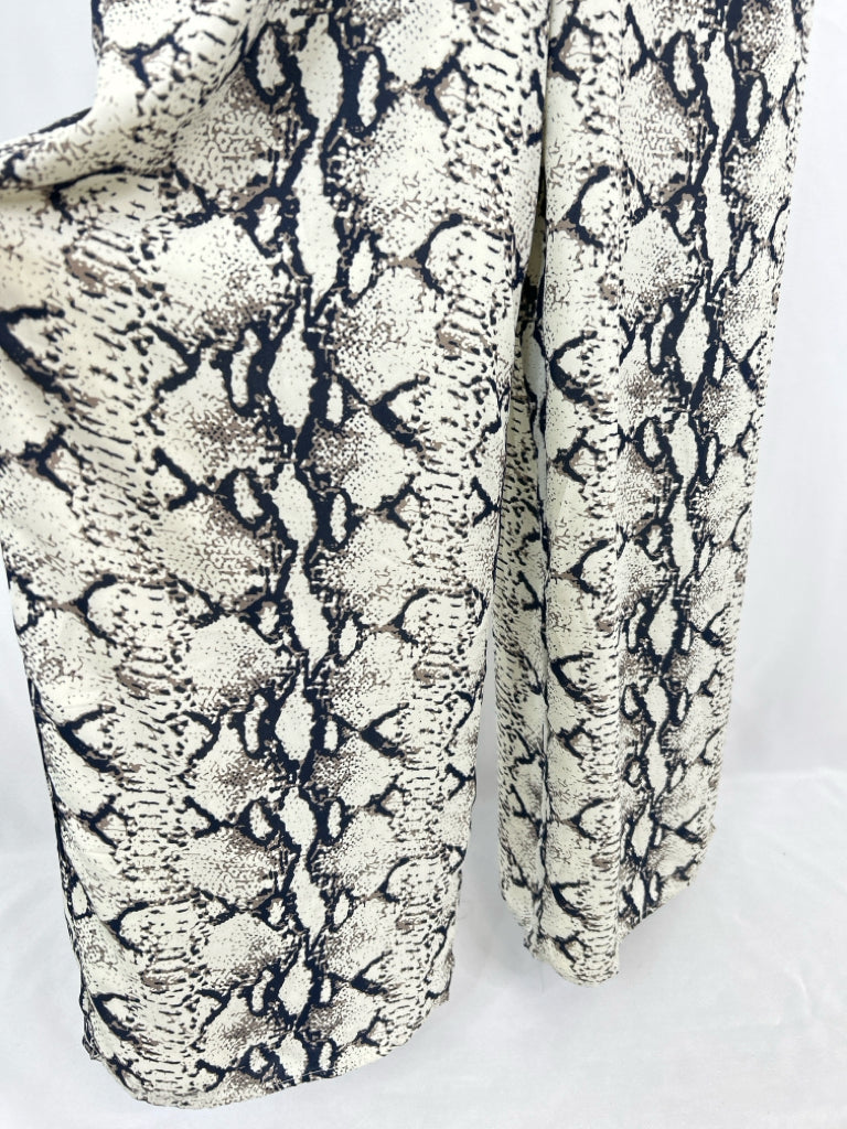 ENDLESS ROSE Size M IVORY AND BLACK Women's Jumpsuit