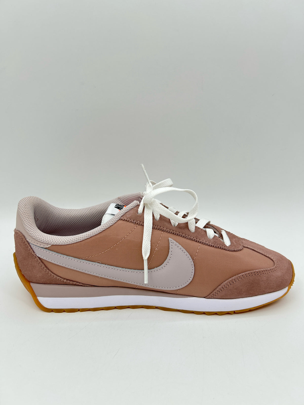 NIKE Size 9.5 Rose Pink Women Sneakers