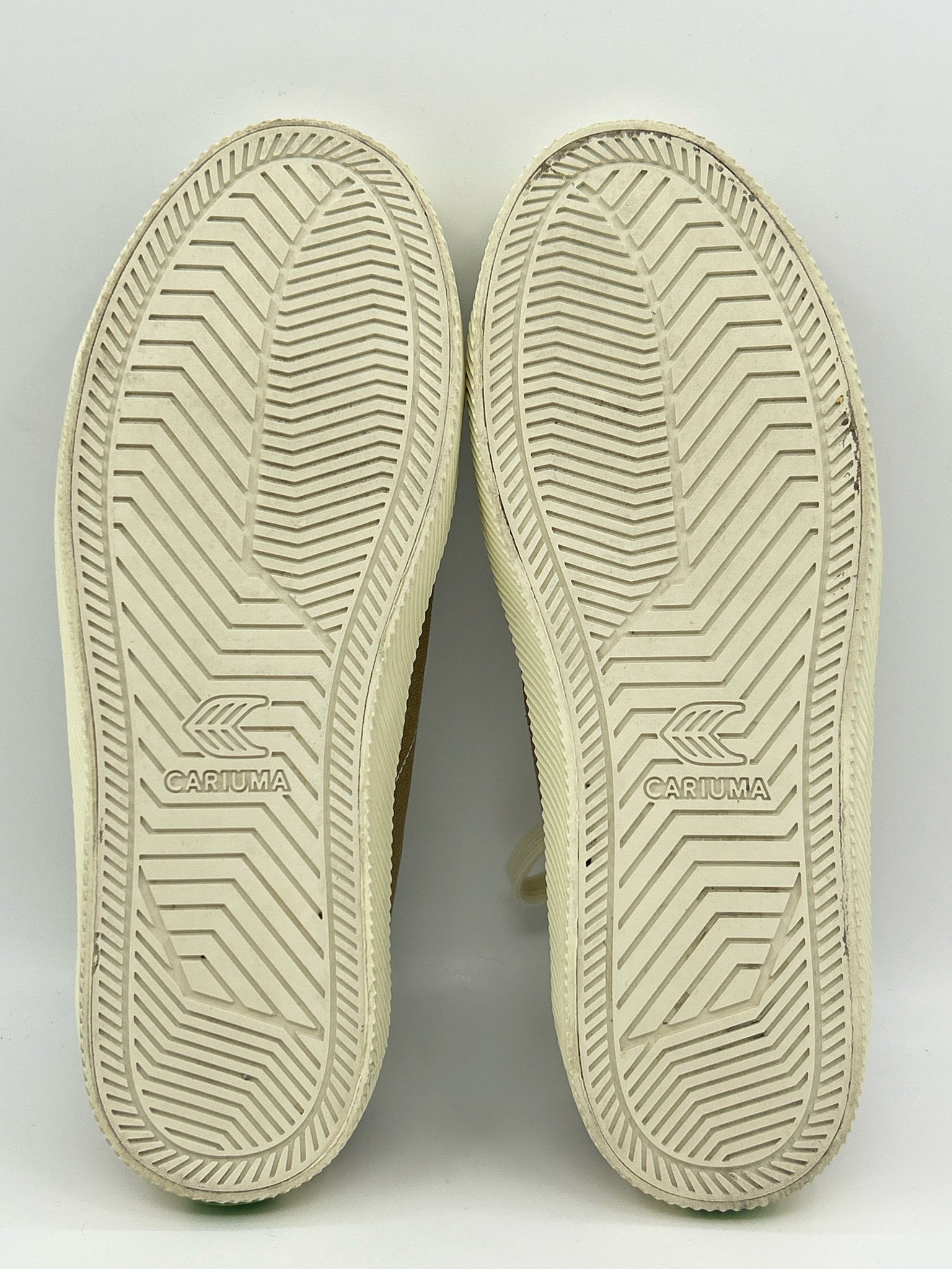 CARIUMA Size 9.5M SAND Women Sneakers