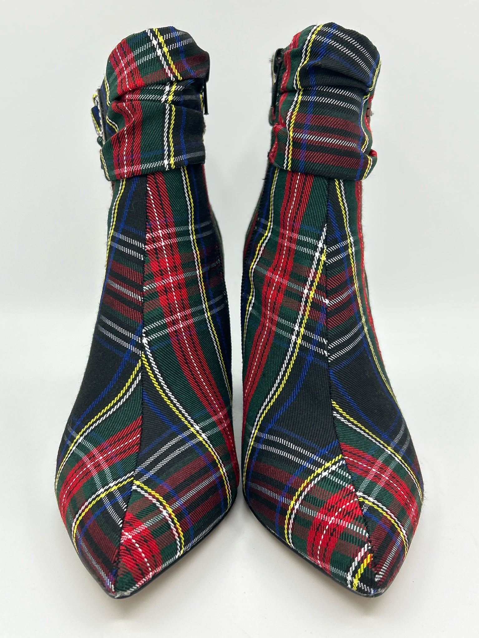 BETSEY JOHNSON Size 8M Navy plaid Women Booties
