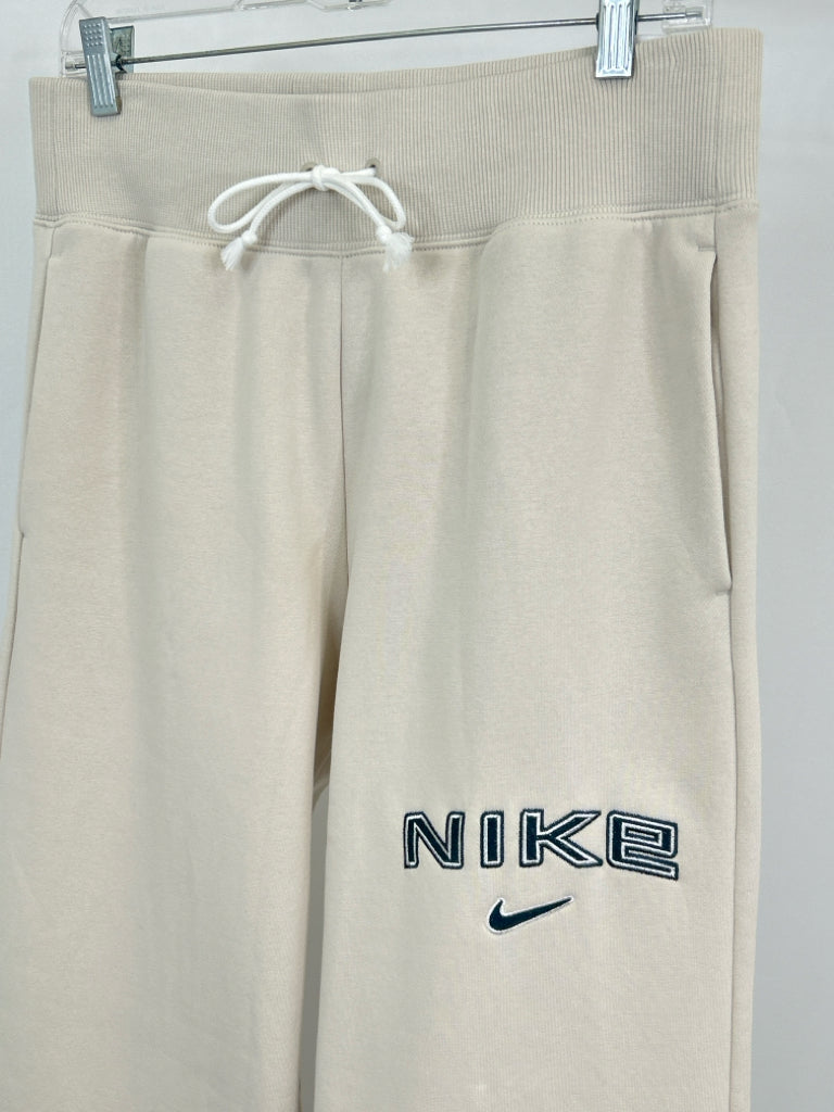 NIKE Size M Beige Women's Pants