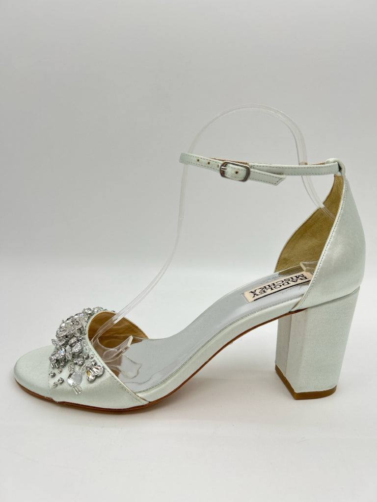 BADGLEY MISCHKA NWOB Women Size 9 Pale Blue Pumps