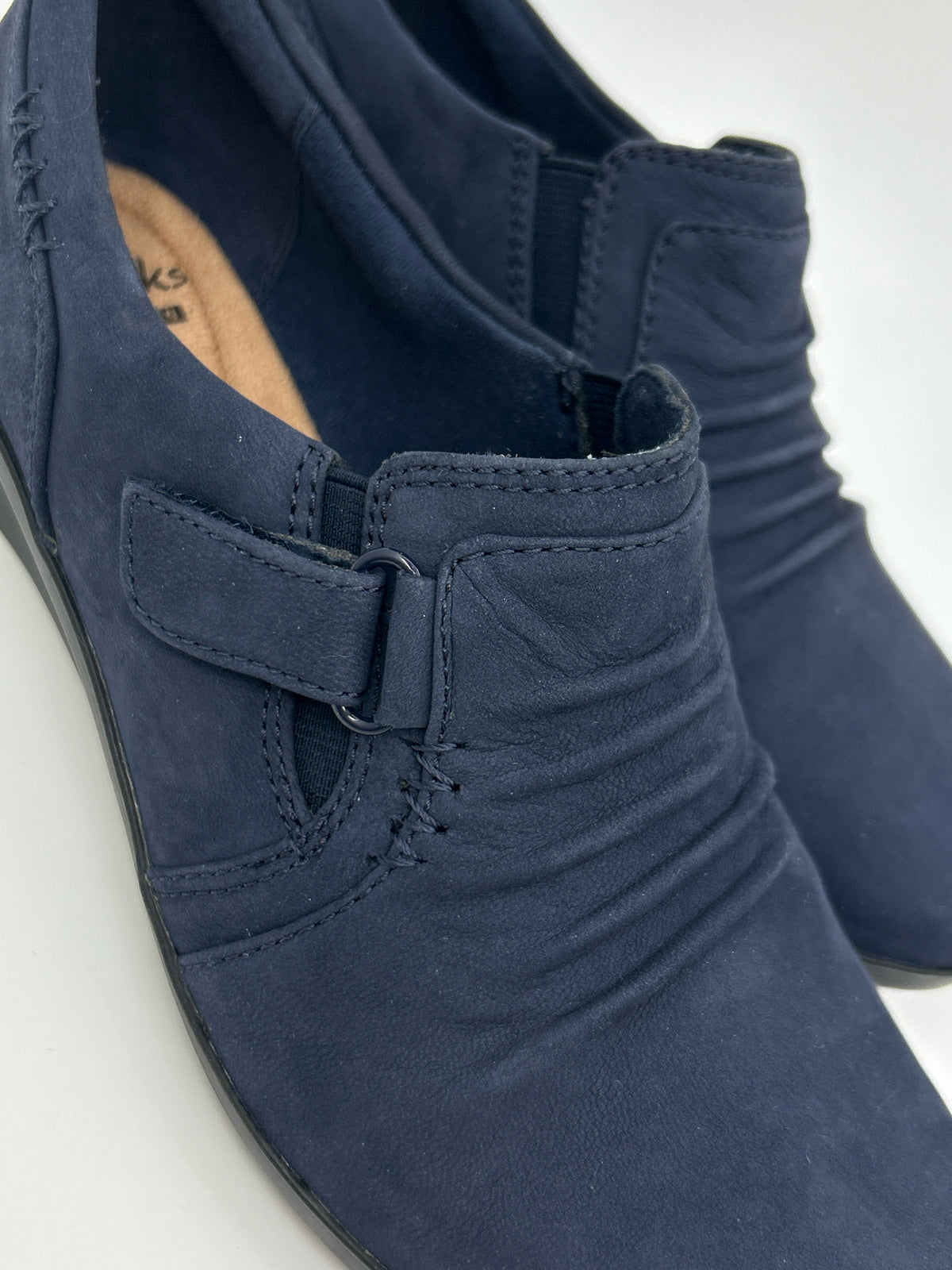 CLARKS COLLECTION NWOB Size 7 Navy Women Shoes