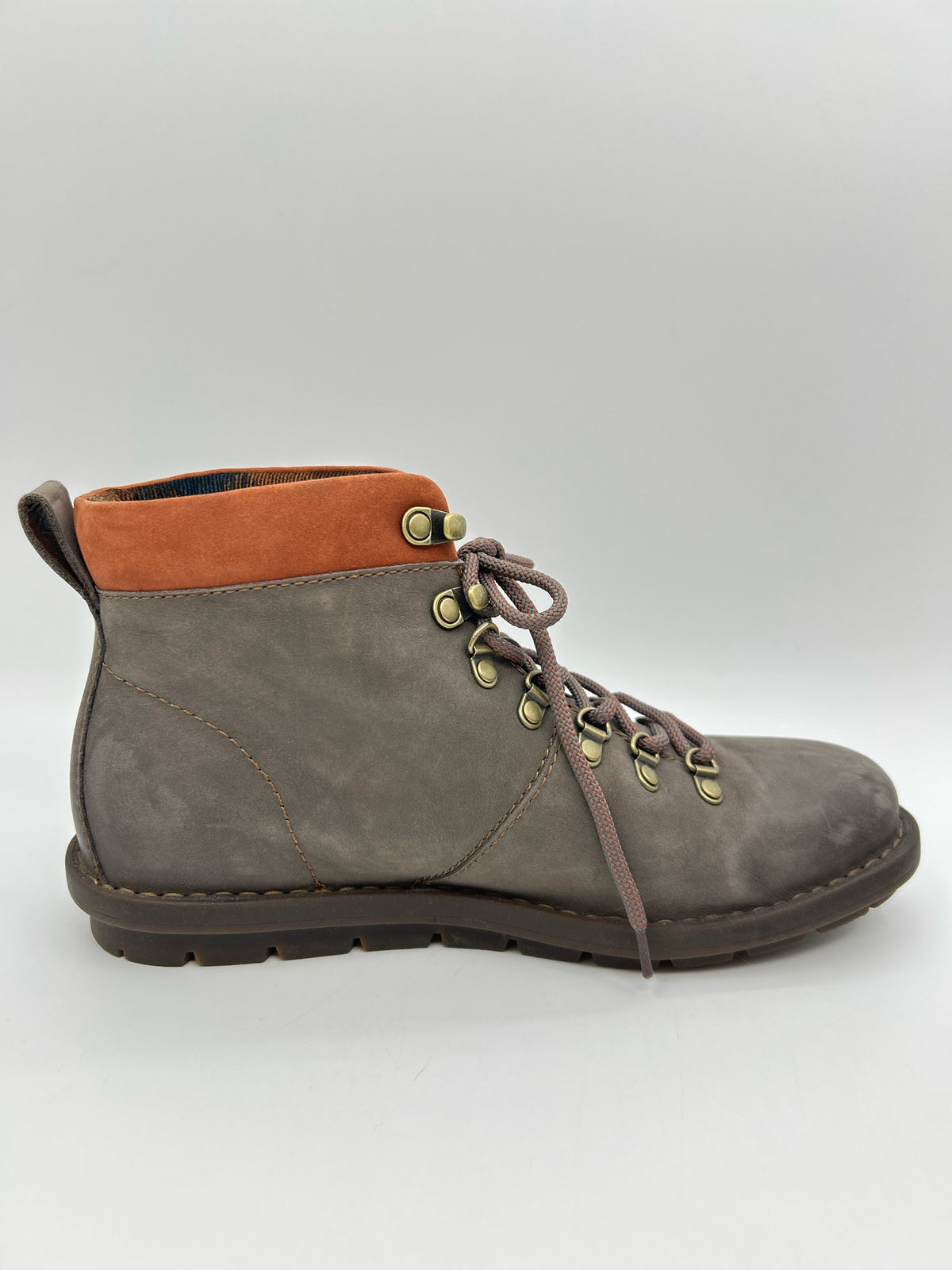 BORN Size 9.5M Taupe Women Booties