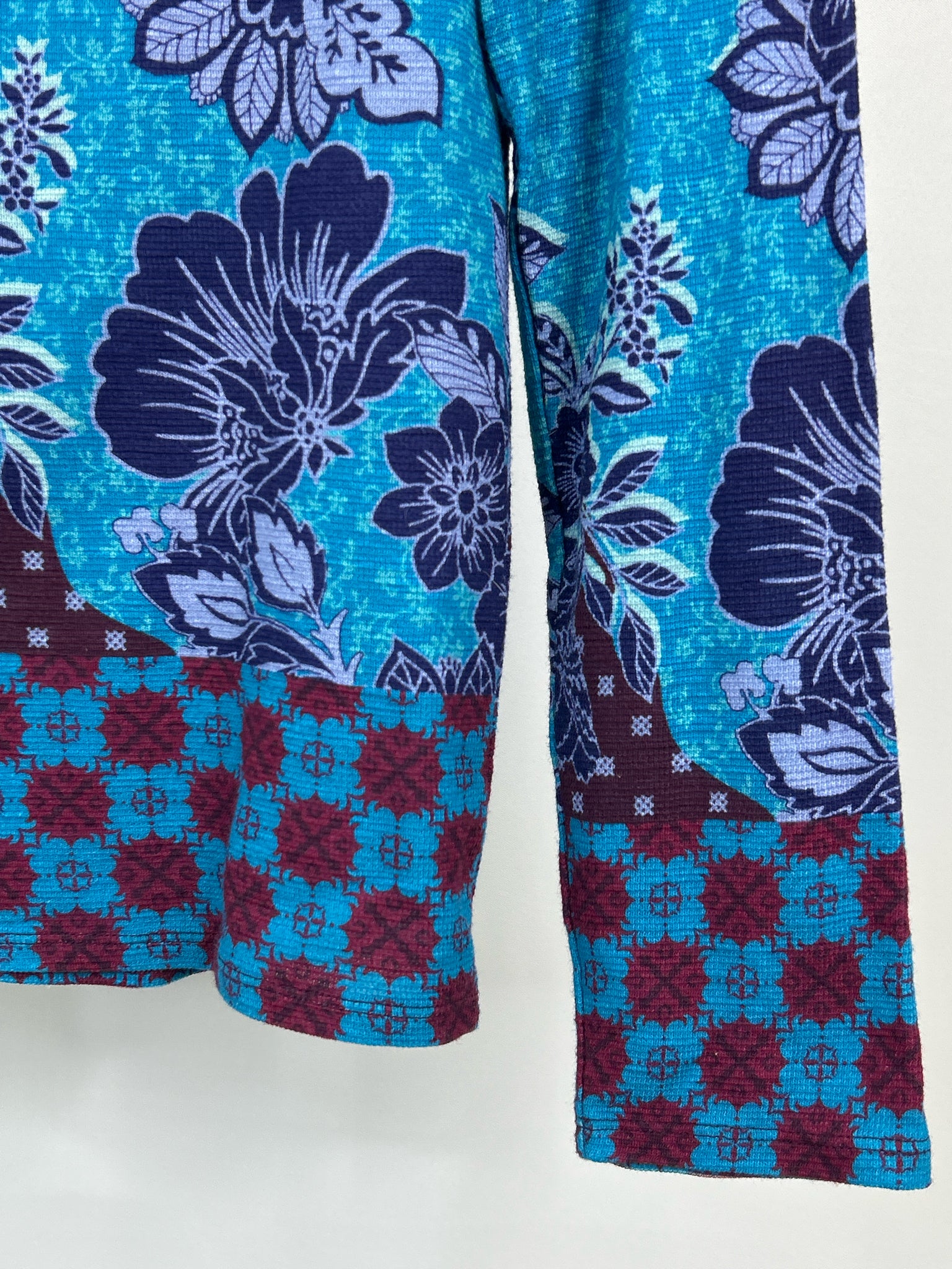 SUNDANCE Size M BLUE AND TEAL Women Top