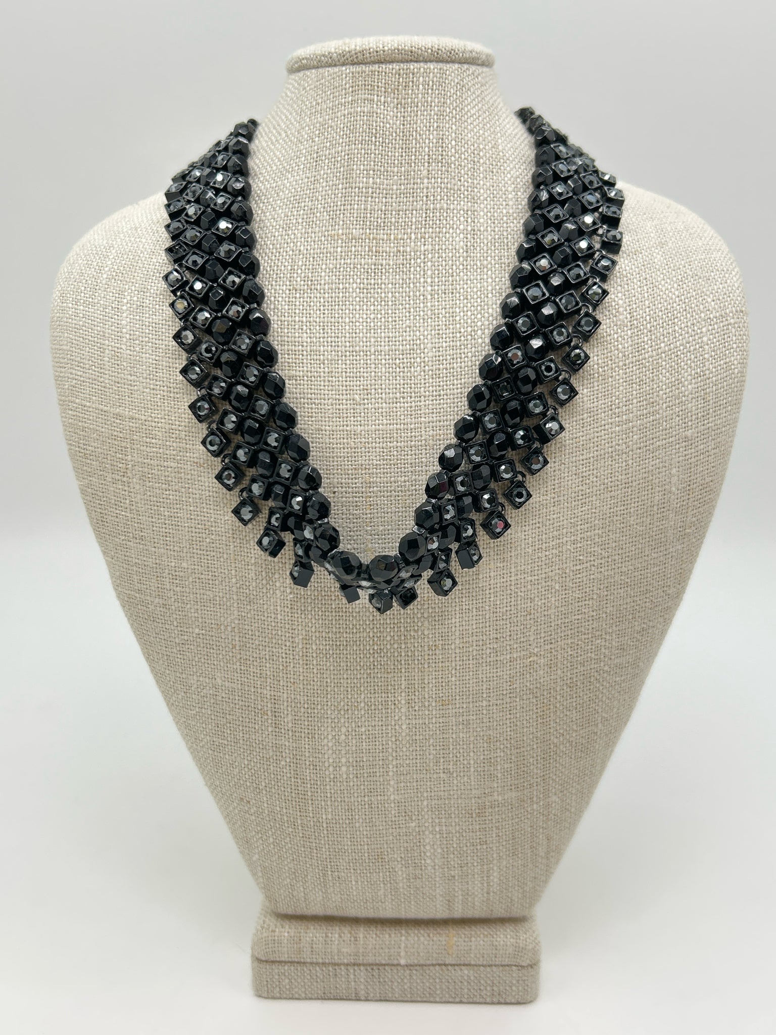 ST JOHN Black Necklace